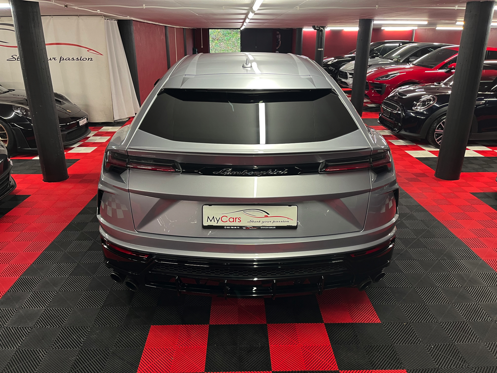 
								LAMBORGHINI Urus E-Gear en plein écran									