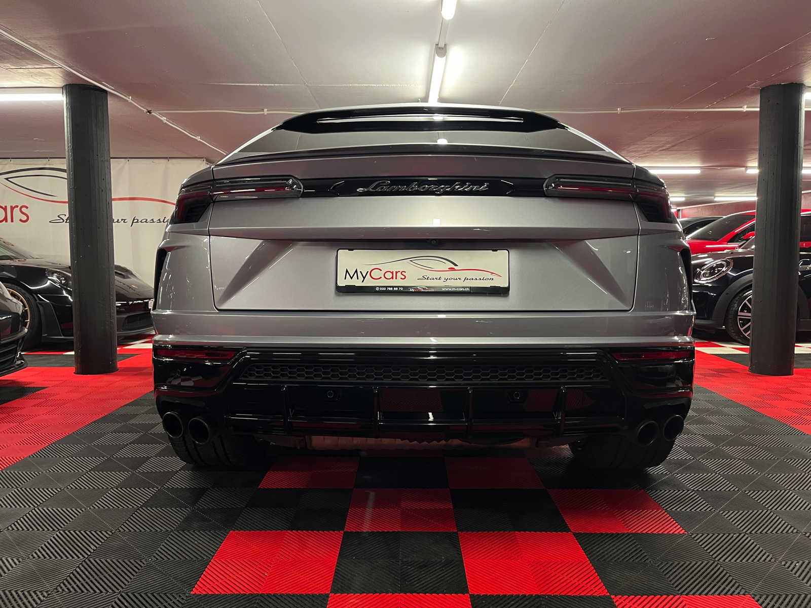 
								LAMBORGHINI Urus E-Gear en plein écran									