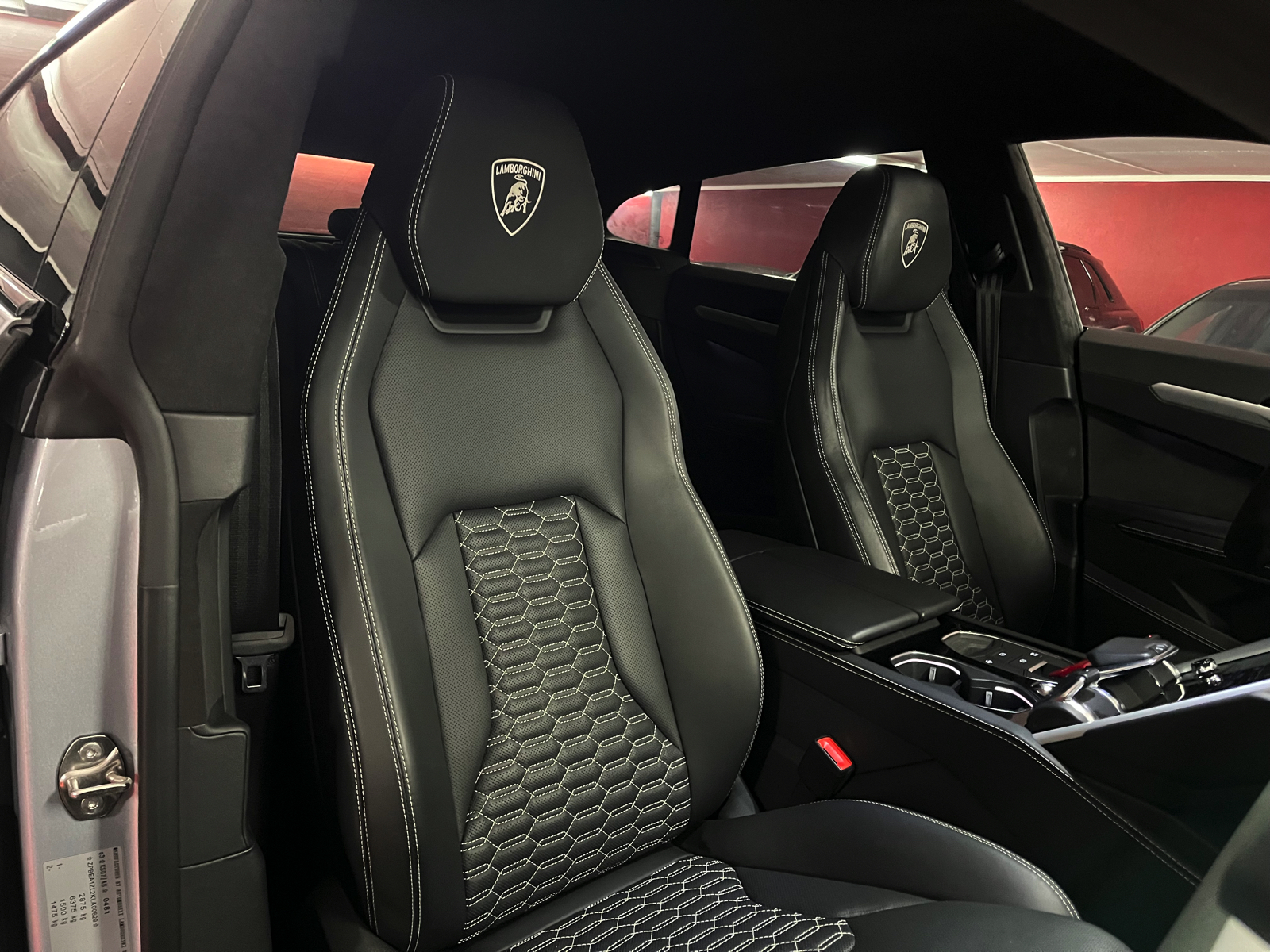 
								LAMBORGHINI Urus E-Gear en plein écran									