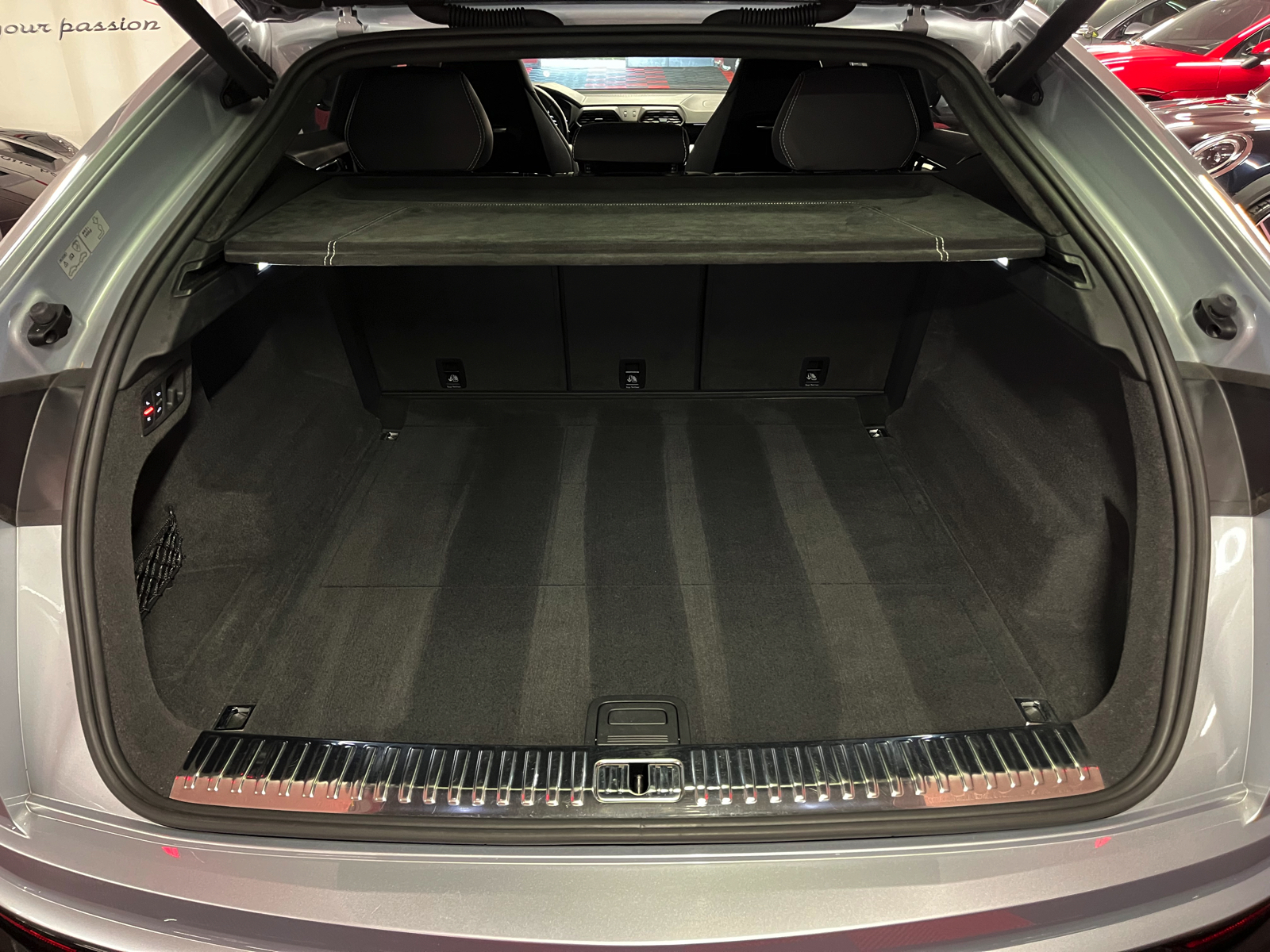 
								LAMBORGHINI Urus E-Gear en plein écran									