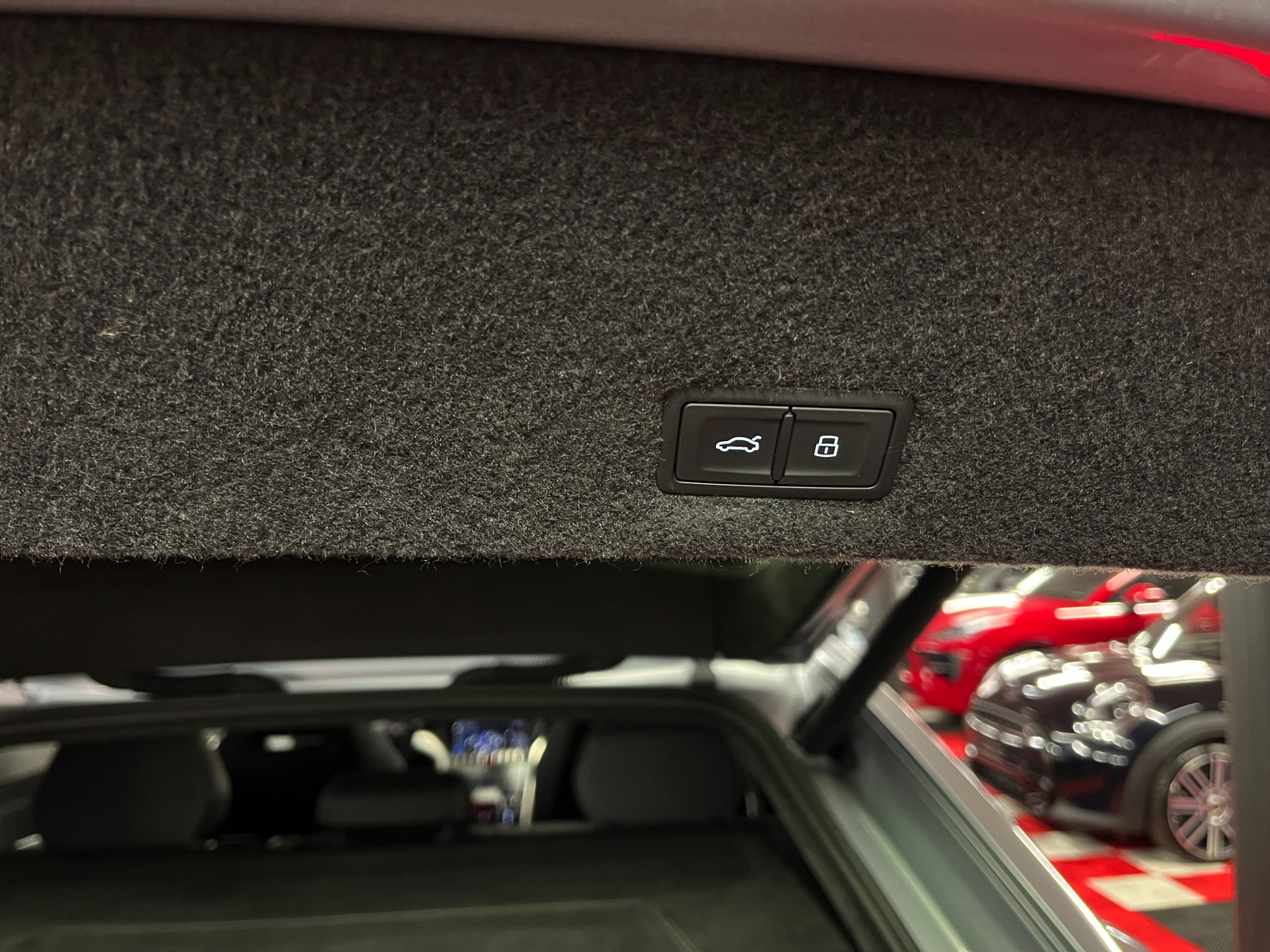 
								LAMBORGHINI Urus E-Gear en plein écran									