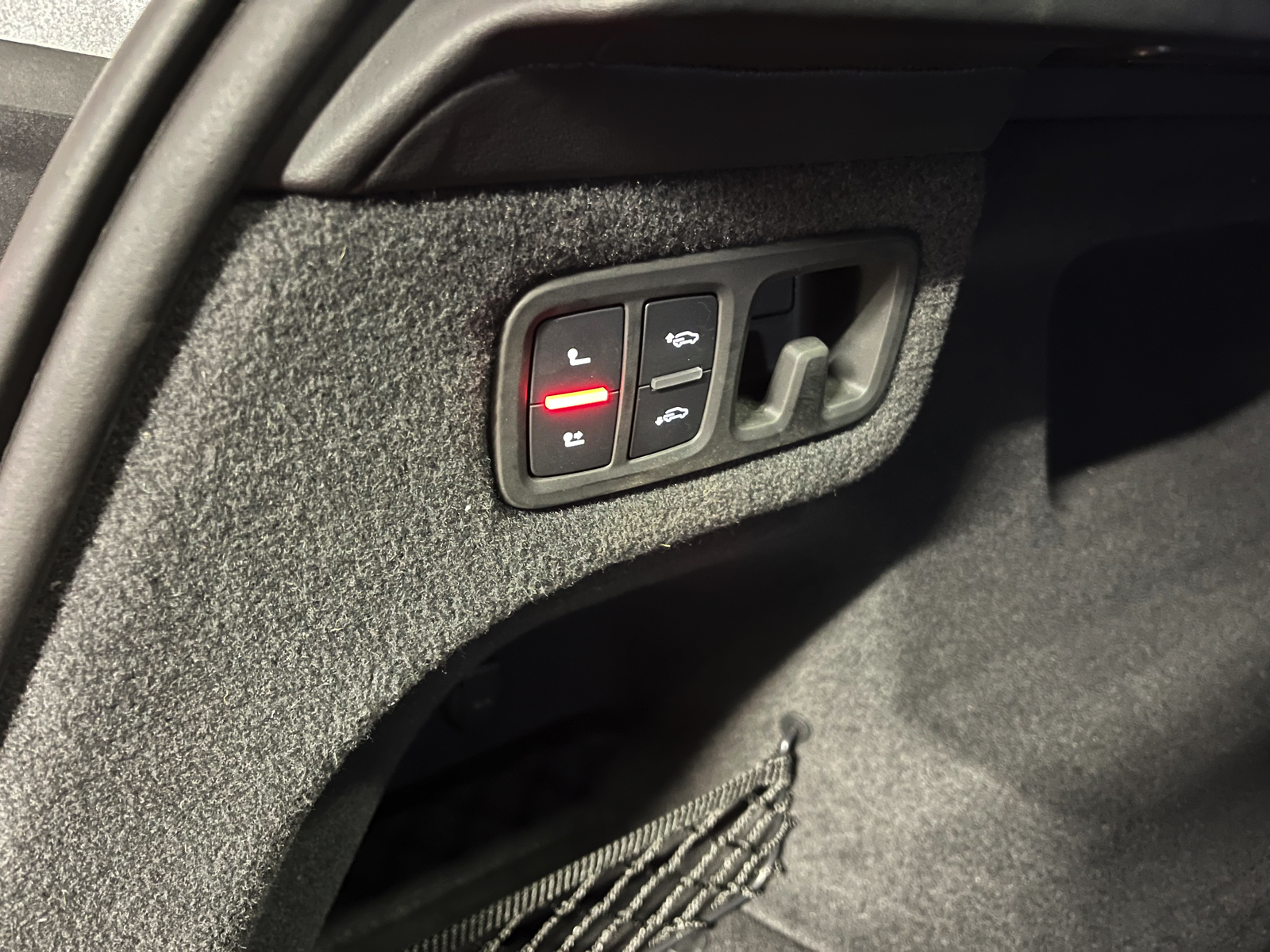 
								LAMBORGHINI Urus E-Gear en plein écran									