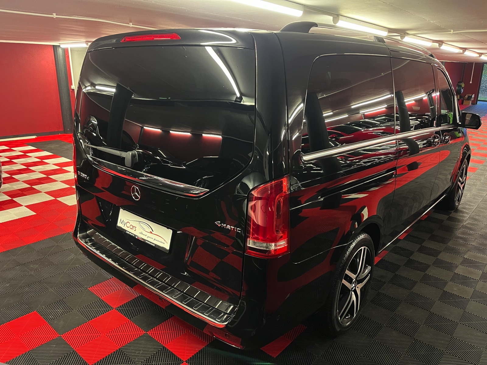 
								MERCEDES-BENZ V 250 d Avantgarde lang 4Matic 7G-Tronic en plein écran									