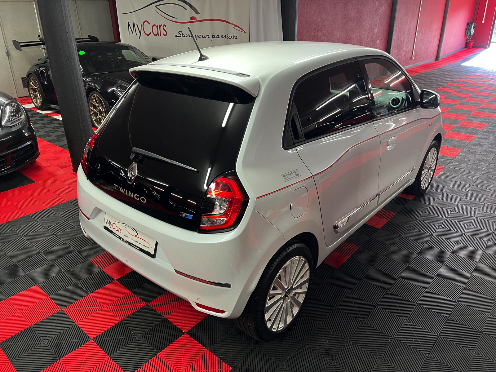 
								RENAULT Twingo Electric Vibes en plein écran									