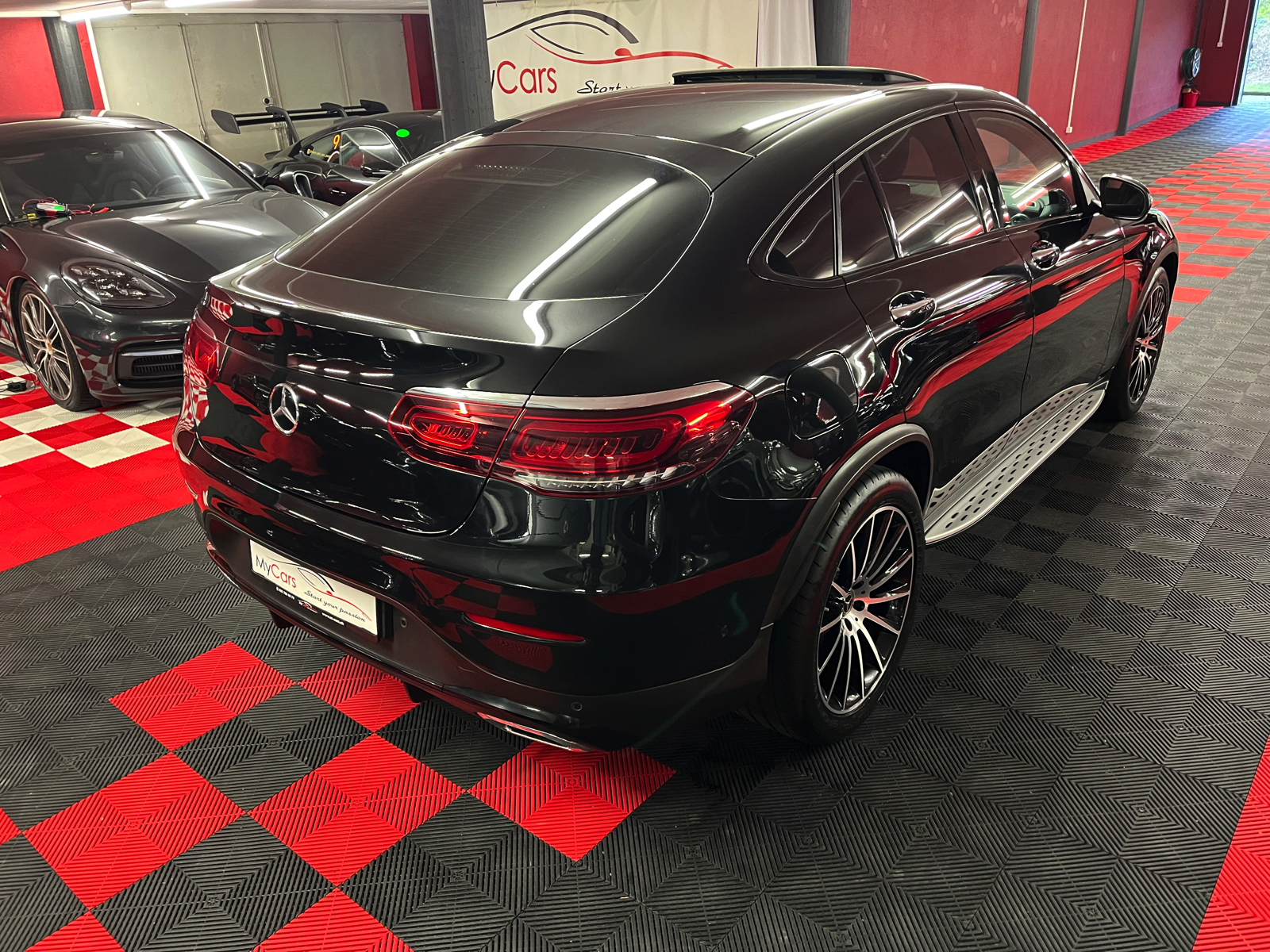 
								MERCEDES-BENZ GLC Coupé 200 AMG Line 4Matic 9G-Tronic en plein écran									