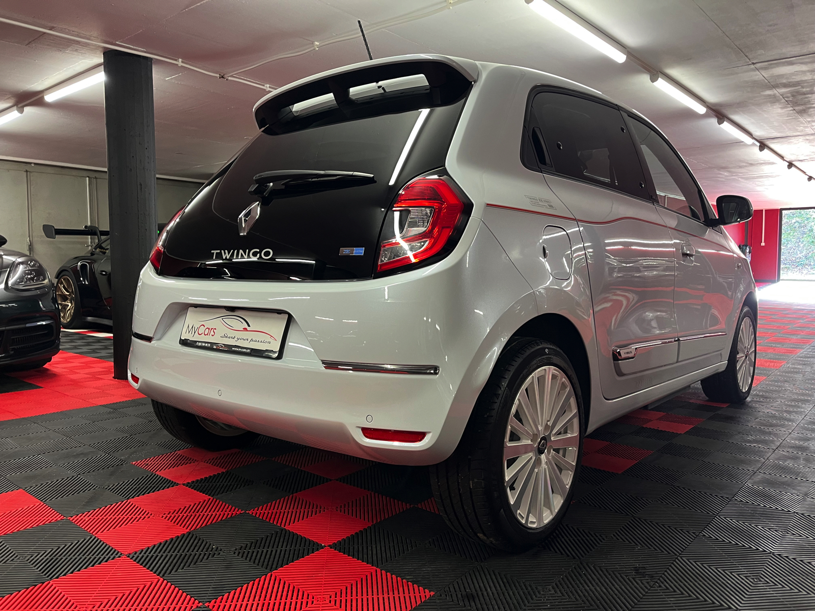 
								RENAULT Twingo Electric Vibes en plein écran									