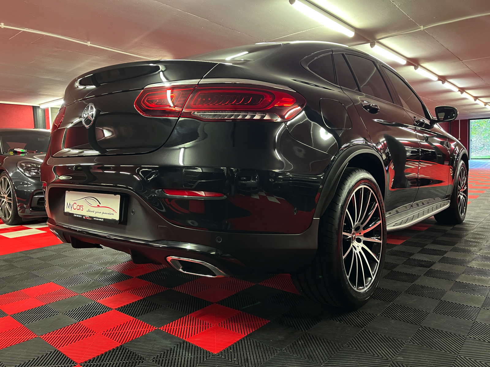 
								MERCEDES-BENZ GLC Coupé 200 AMG Line 4Matic 9G-Tronic en plein écran									