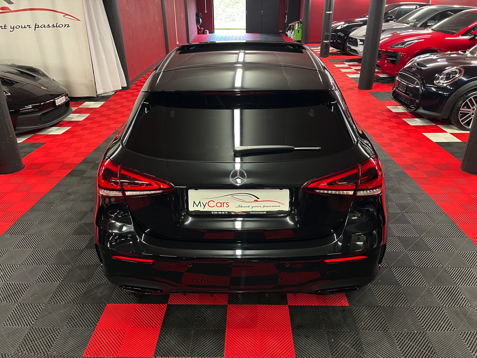 
								MERCEDES-BENZ A 250 AMG Line 7G-DCT en plein écran									