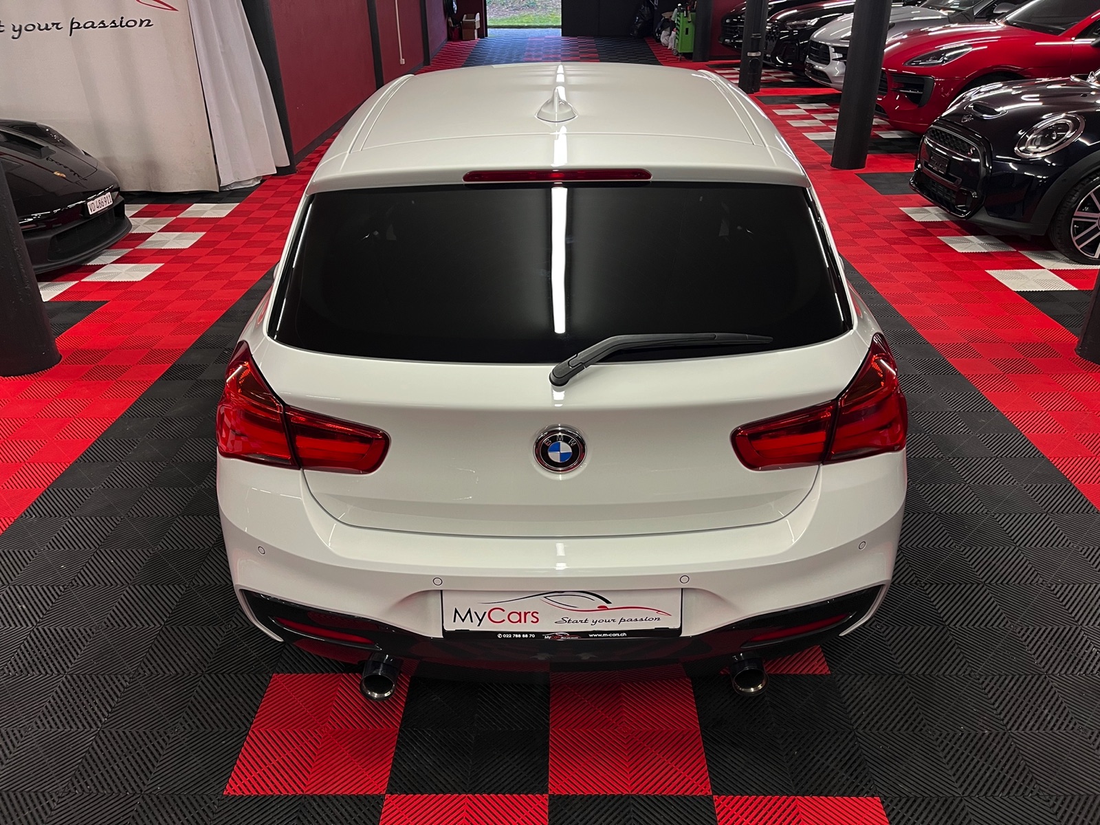 
								BMW M140i xDrive Steptronic en plein écran									