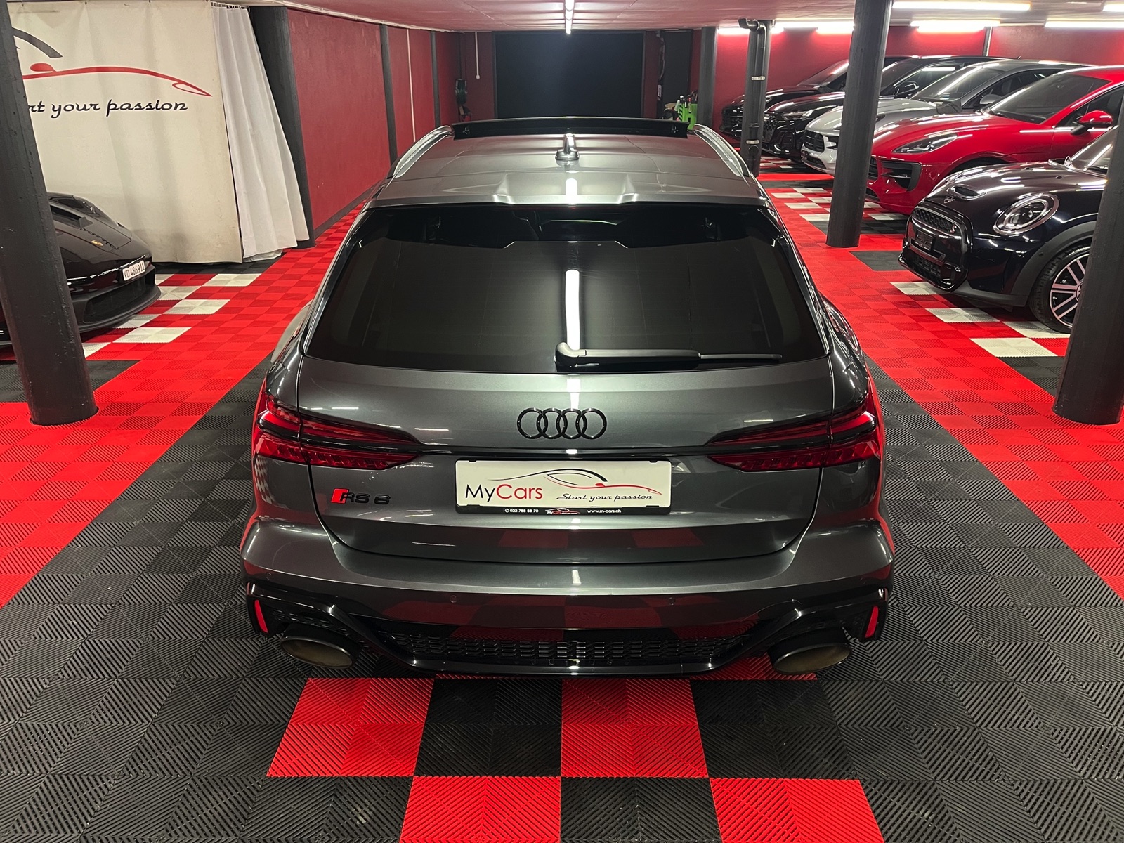 
								AUDI RS6 Avant 4.0 TFSI V8 quattro en plein écran									