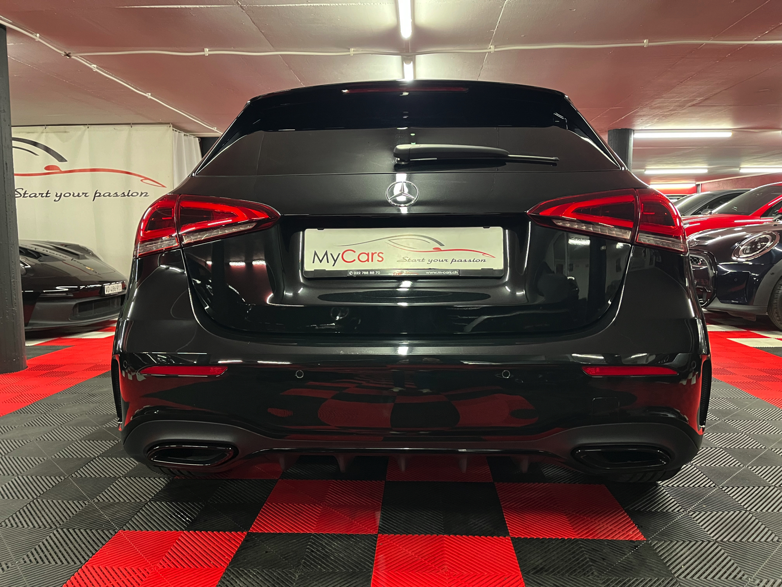 
								MERCEDES-BENZ A 250 AMG Line 7G-DCT en plein écran									