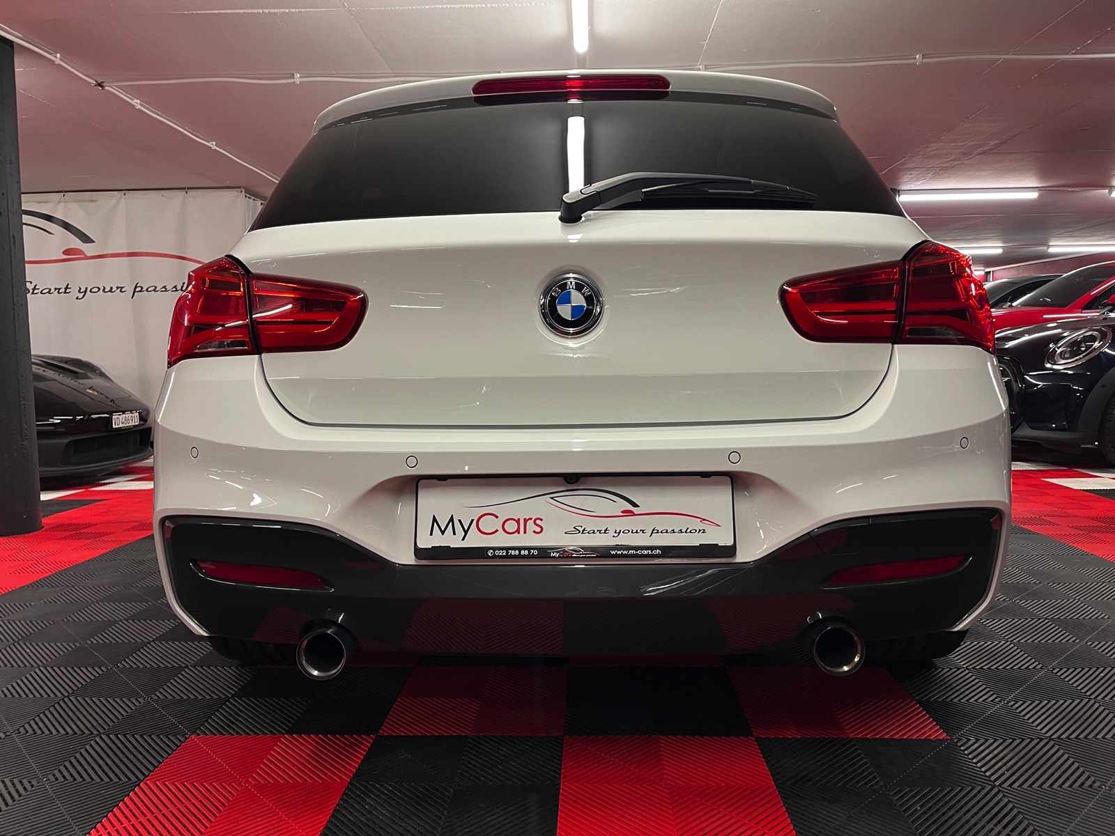 
								BMW M140i xDrive Steptronic en plein écran									