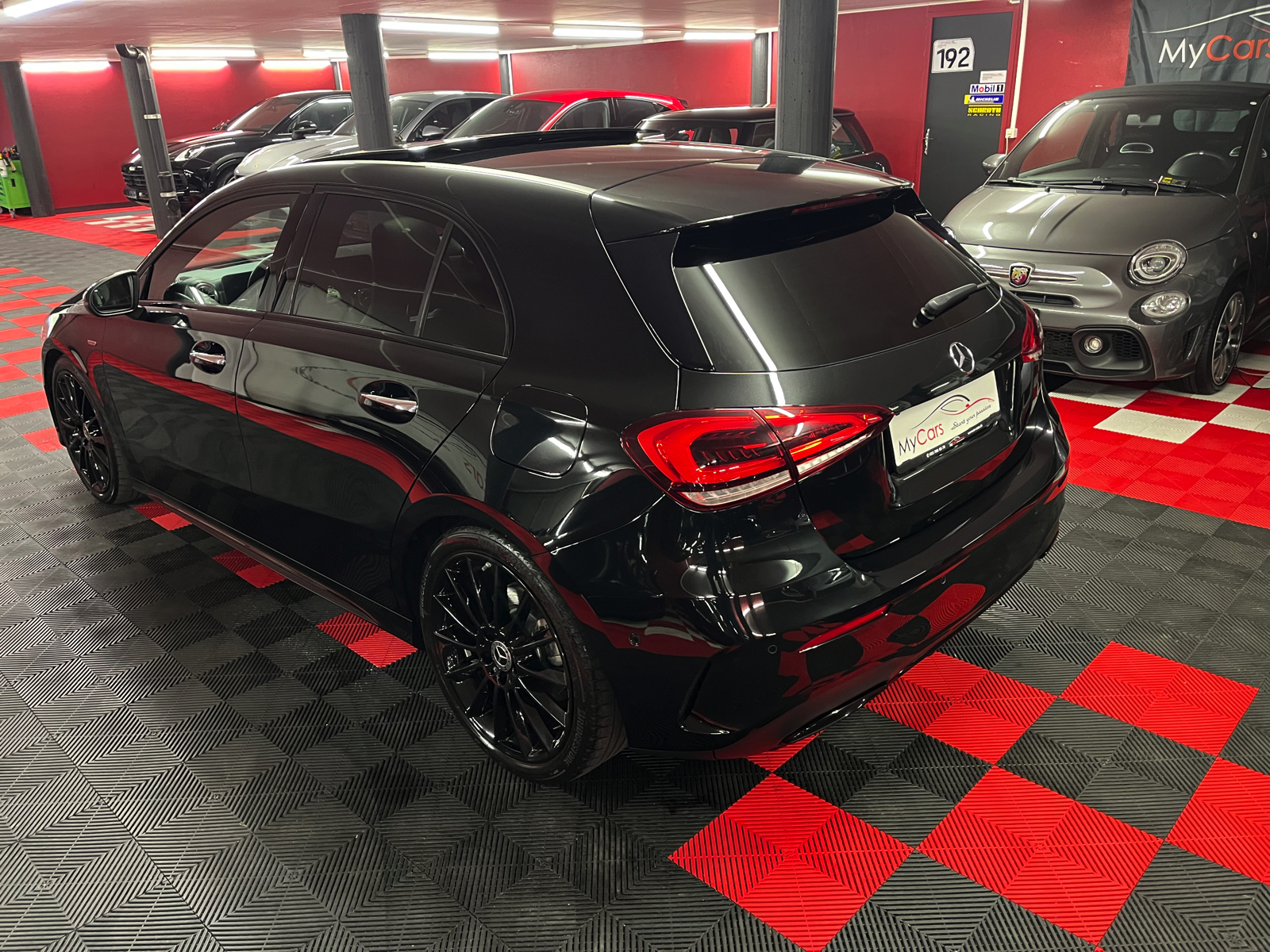 
								MERCEDES-BENZ A 250 AMG Line 7G-DCT en plein écran									