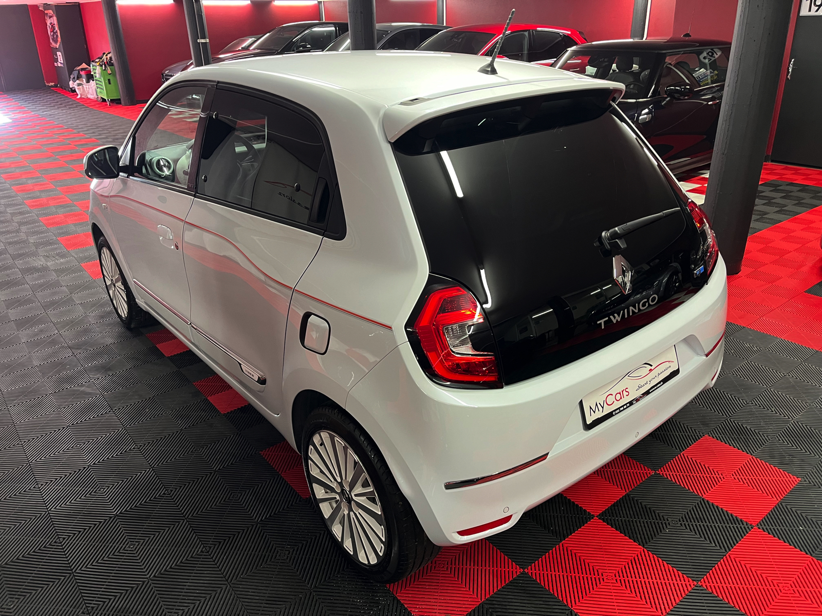 
								RENAULT Twingo Electric Vibes en plein écran									