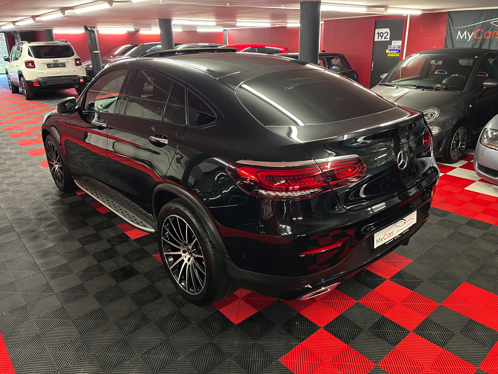 
								MERCEDES-BENZ GLC Coupé 200 AMG Line 4Matic 9G-Tronic en plein écran									