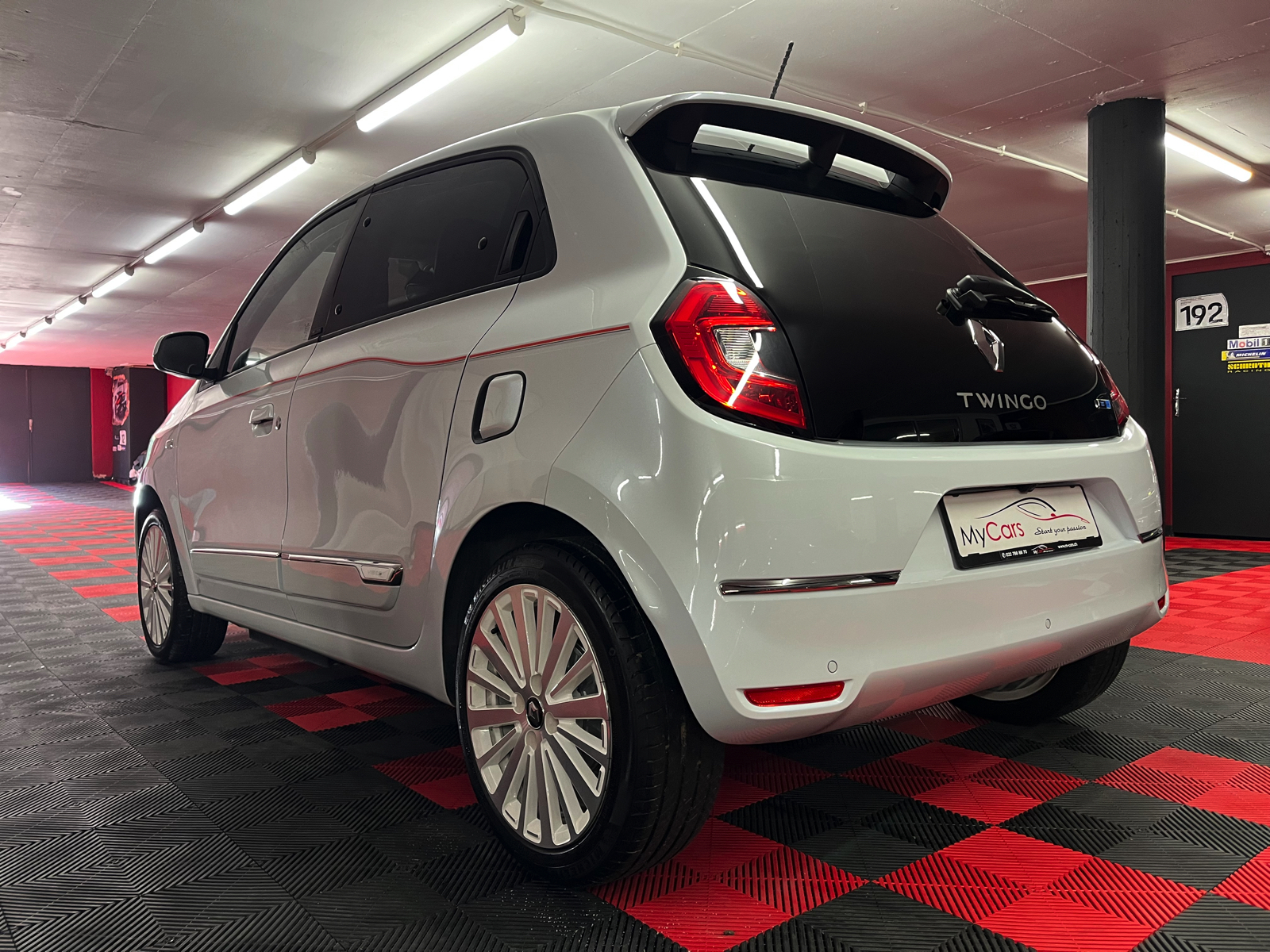 
								RENAULT Twingo Electric Vibes en plein écran									