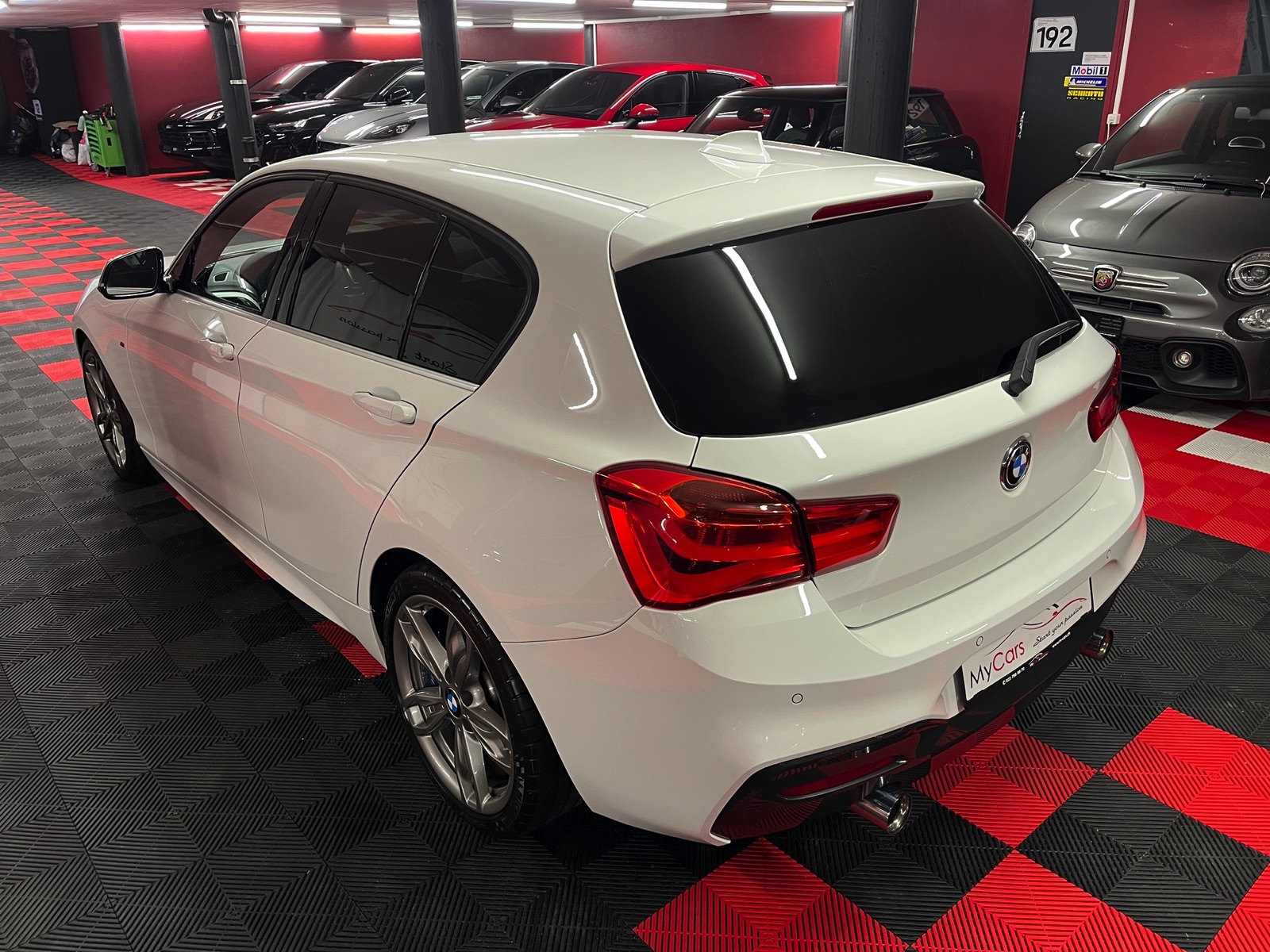 
								BMW M140i xDrive Steptronic en plein écran									