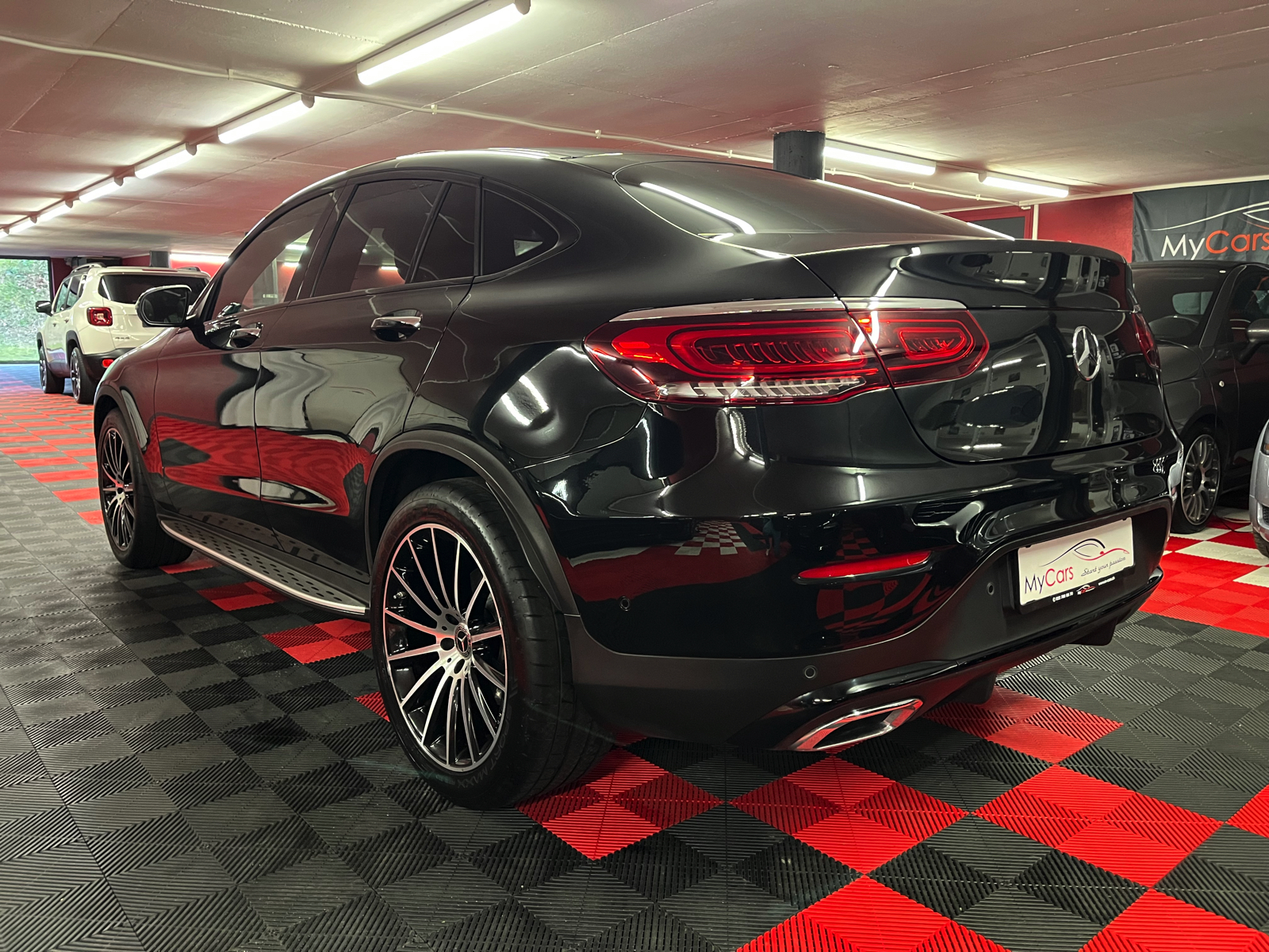 
								MERCEDES-BENZ GLC Coupé 200 AMG Line 4Matic 9G-Tronic en plein écran									