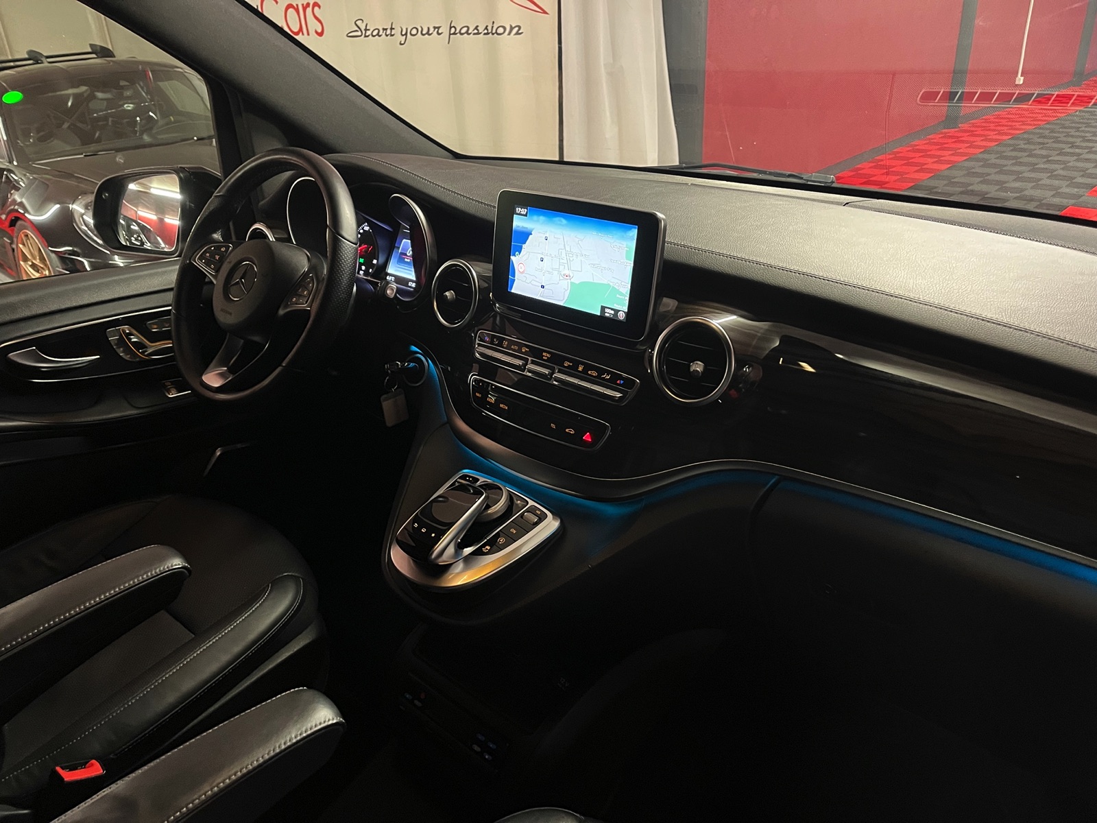 
								MERCEDES-BENZ V 250 d Avantgarde lang 4Matic 7G-Tronic en plein écran									