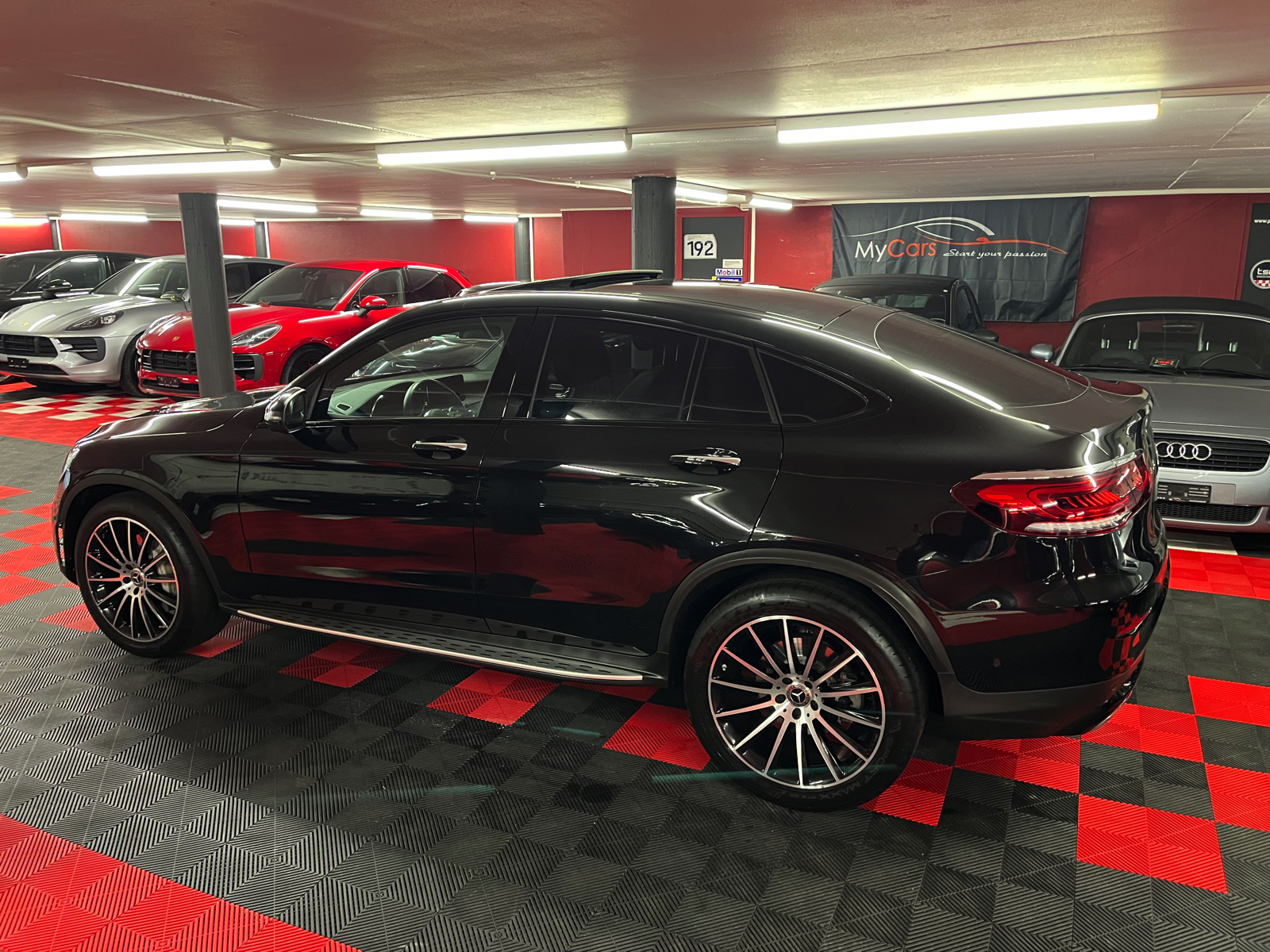 
								MERCEDES-BENZ GLC Coupé 200 AMG Line 4Matic 9G-Tronic en plein écran									