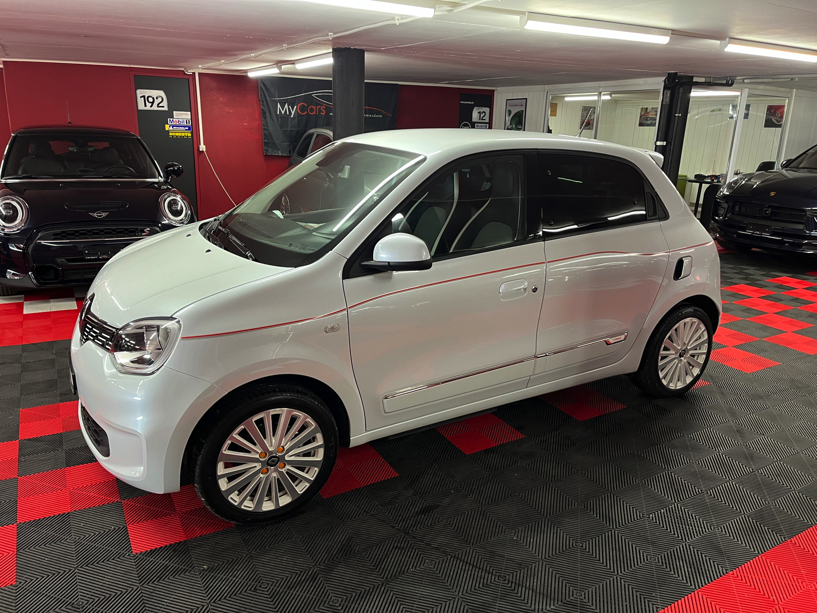 
								RENAULT Twingo Electric Vibes en plein écran									