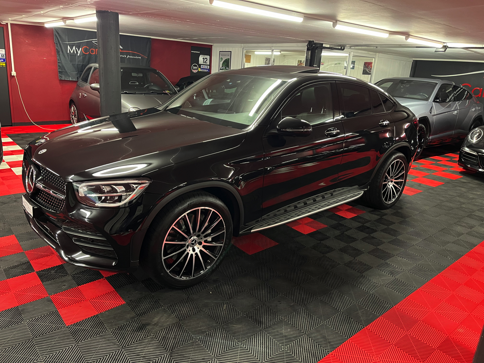 
								MERCEDES-BENZ GLC Coupé 200 AMG Line 4Matic 9G-Tronic en plein écran									