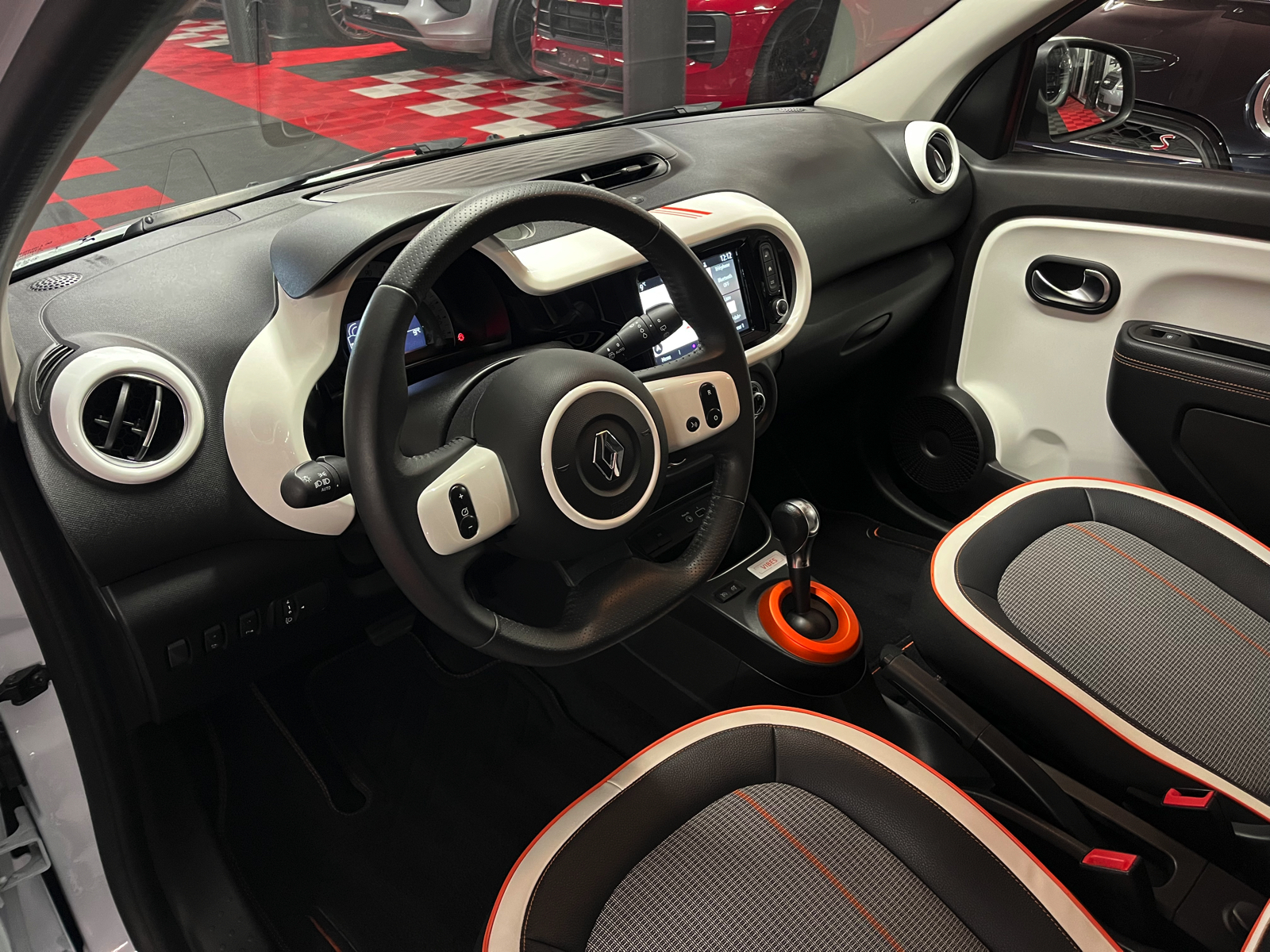 
								RENAULT Twingo Electric Vibes en plein écran									