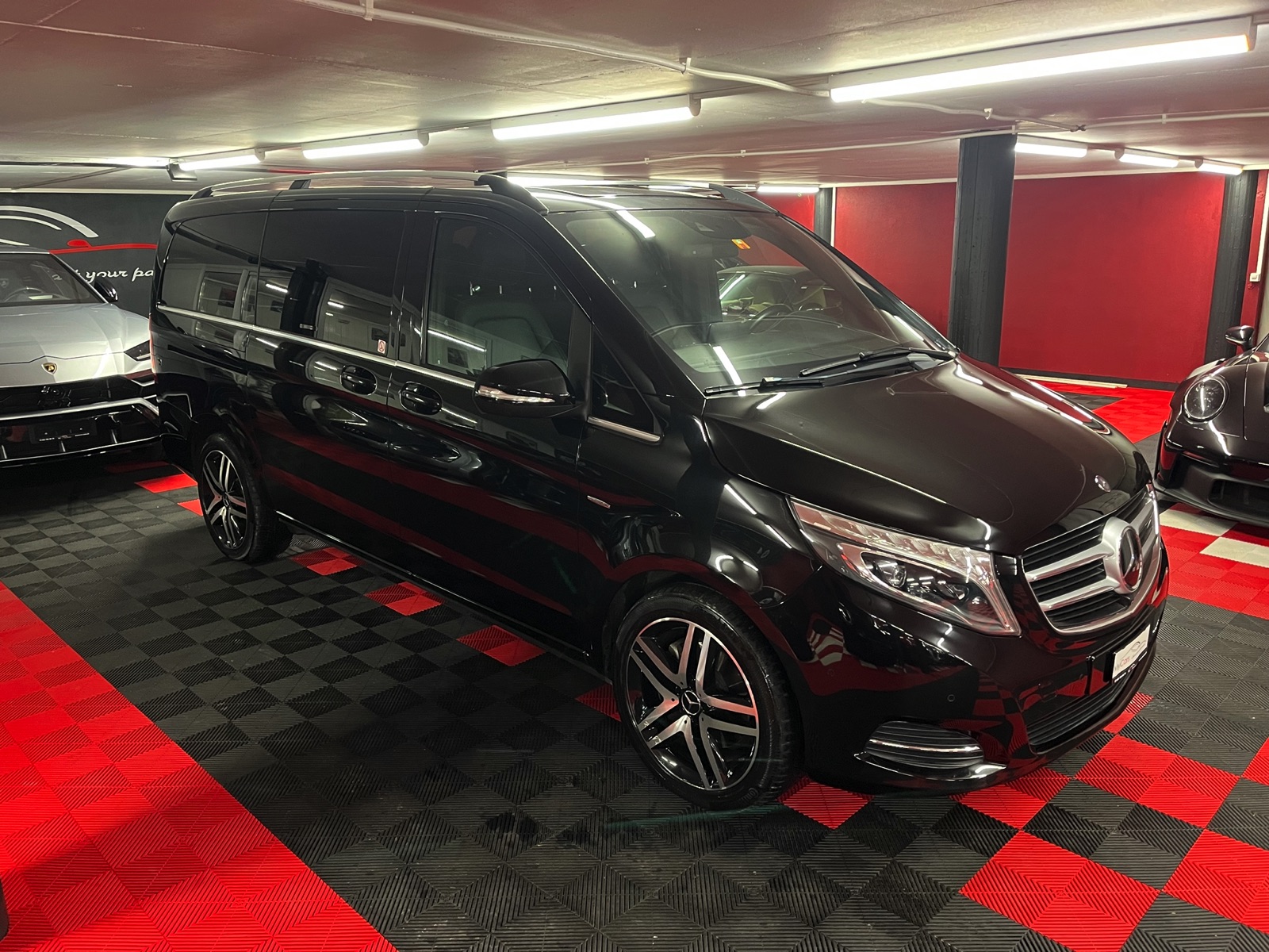 
								MERCEDES-BENZ V 250 d Avantgarde lang 4Matic 7G-Tronic en plein écran									