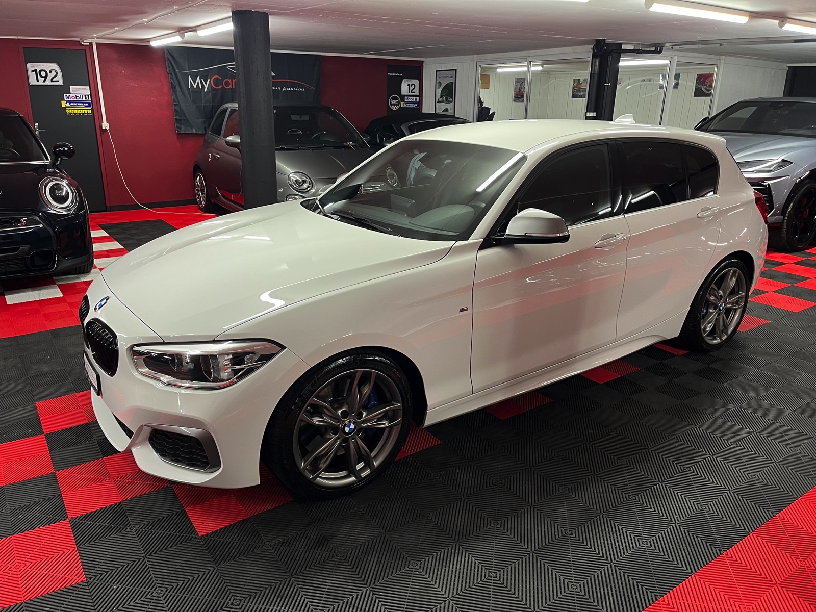 
								BMW M140i xDrive Steptronic en plein écran									