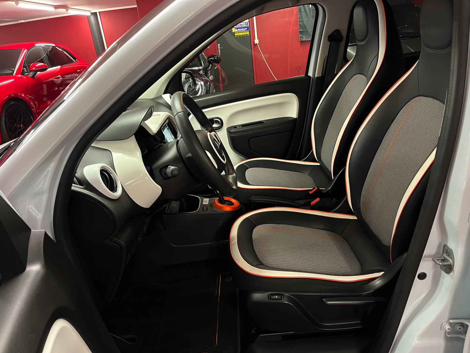 
								RENAULT Twingo Electric Vibes en plein écran									