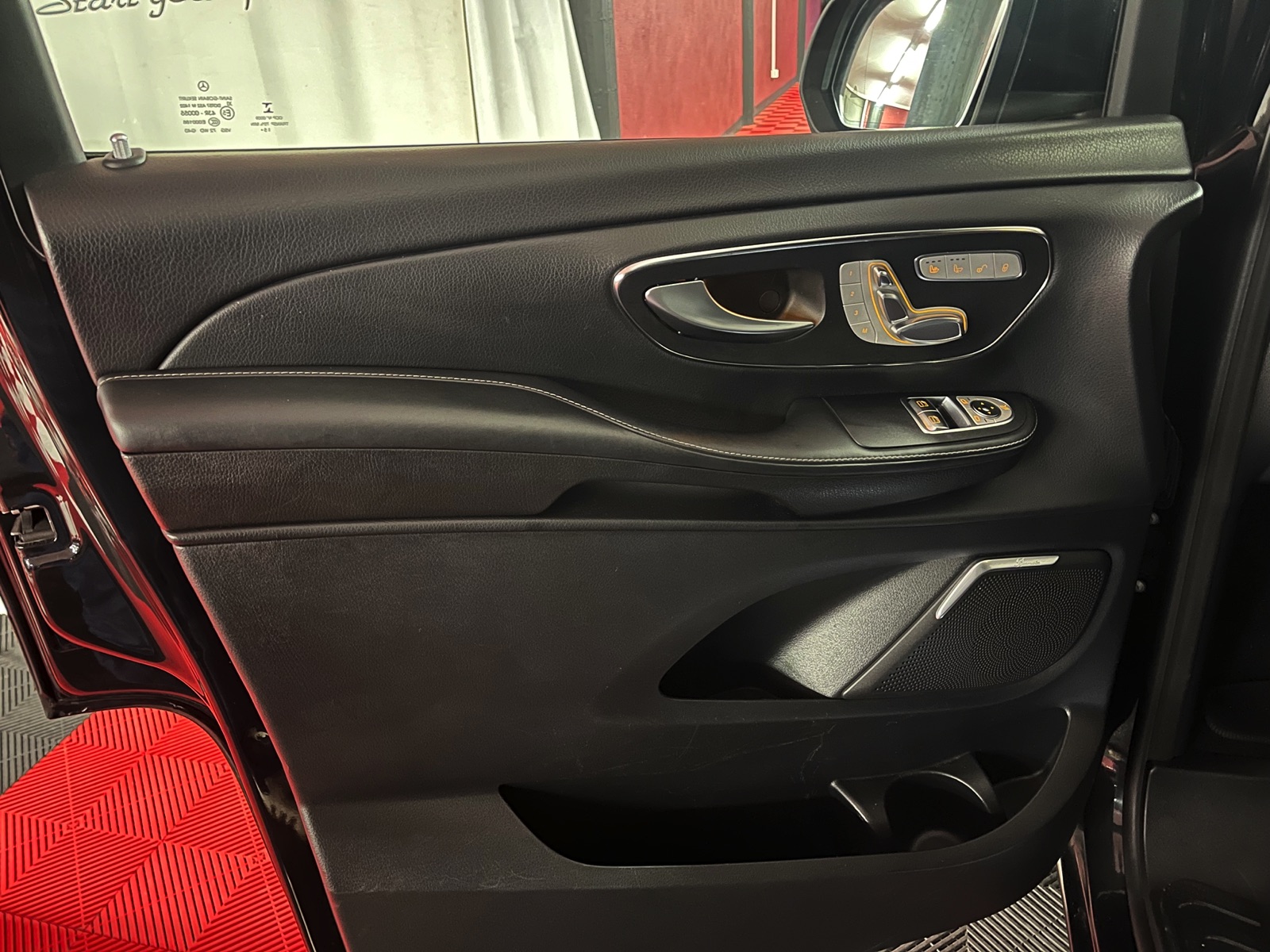 
								MERCEDES-BENZ V 250 d Avantgarde lang 4Matic 7G-Tronic en plein écran									