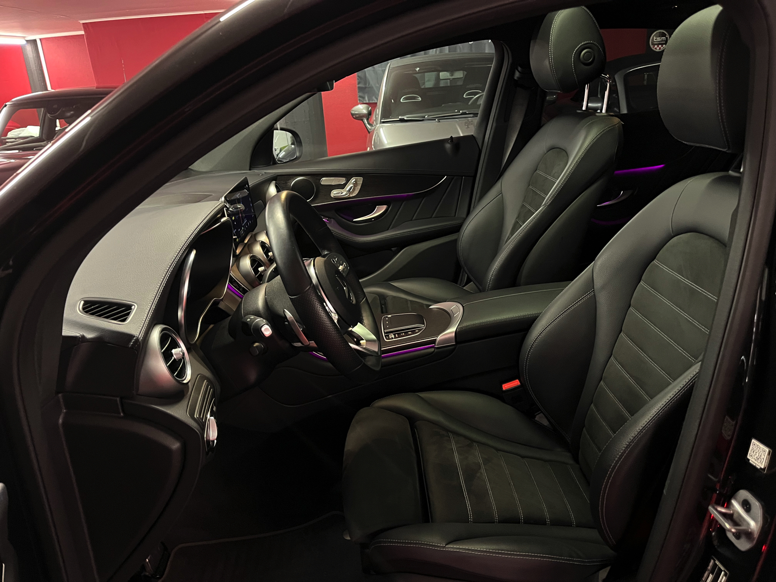 
								MERCEDES-BENZ GLC Coupé 200 AMG Line 4Matic 9G-Tronic en plein écran									