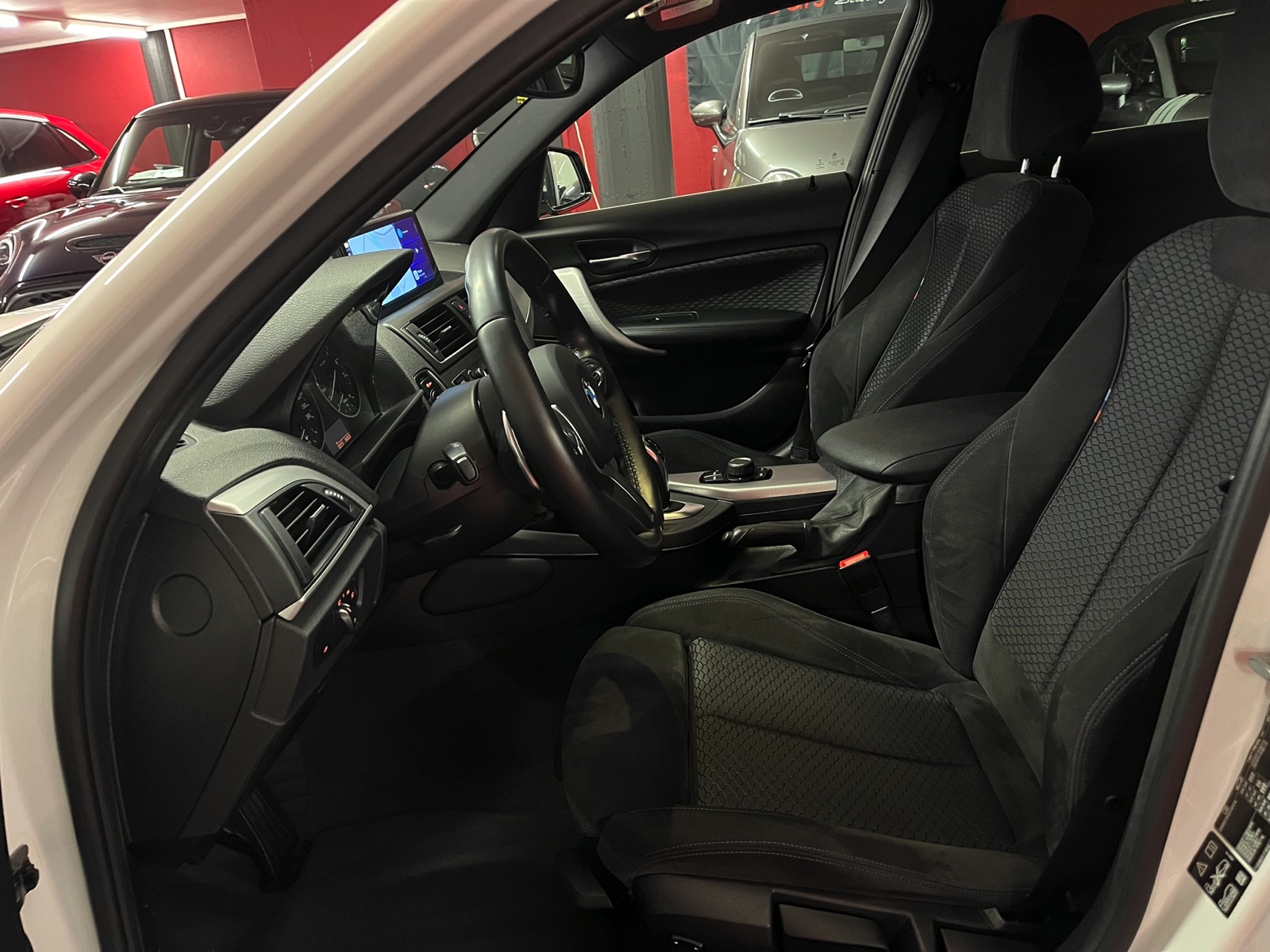 
								BMW M140i xDrive Steptronic en plein écran									