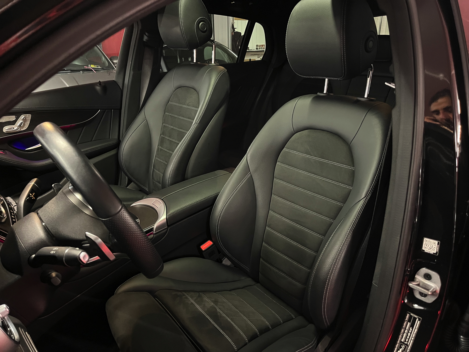 
								MERCEDES-BENZ GLC Coupé 200 AMG Line 4Matic 9G-Tronic en plein écran									