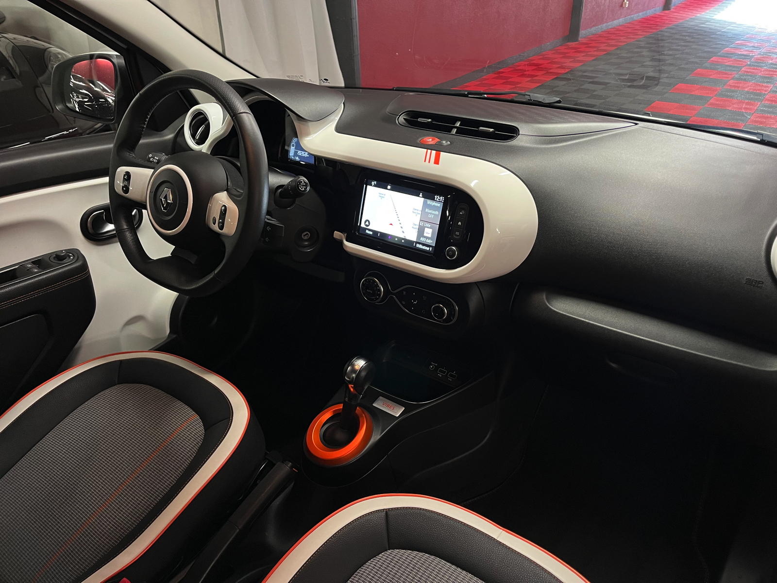 
								RENAULT Twingo Electric Vibes en plein écran									
