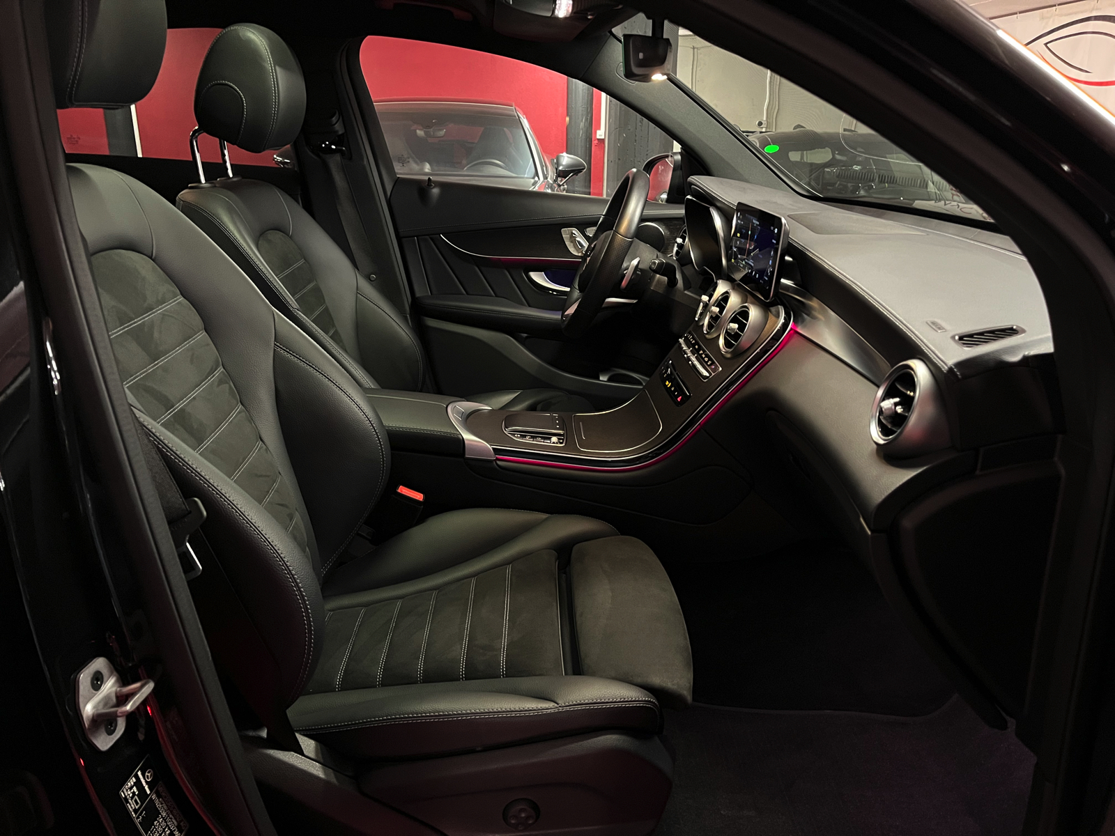 
								MERCEDES-BENZ GLC Coupé 200 AMG Line 4Matic 9G-Tronic en plein écran									