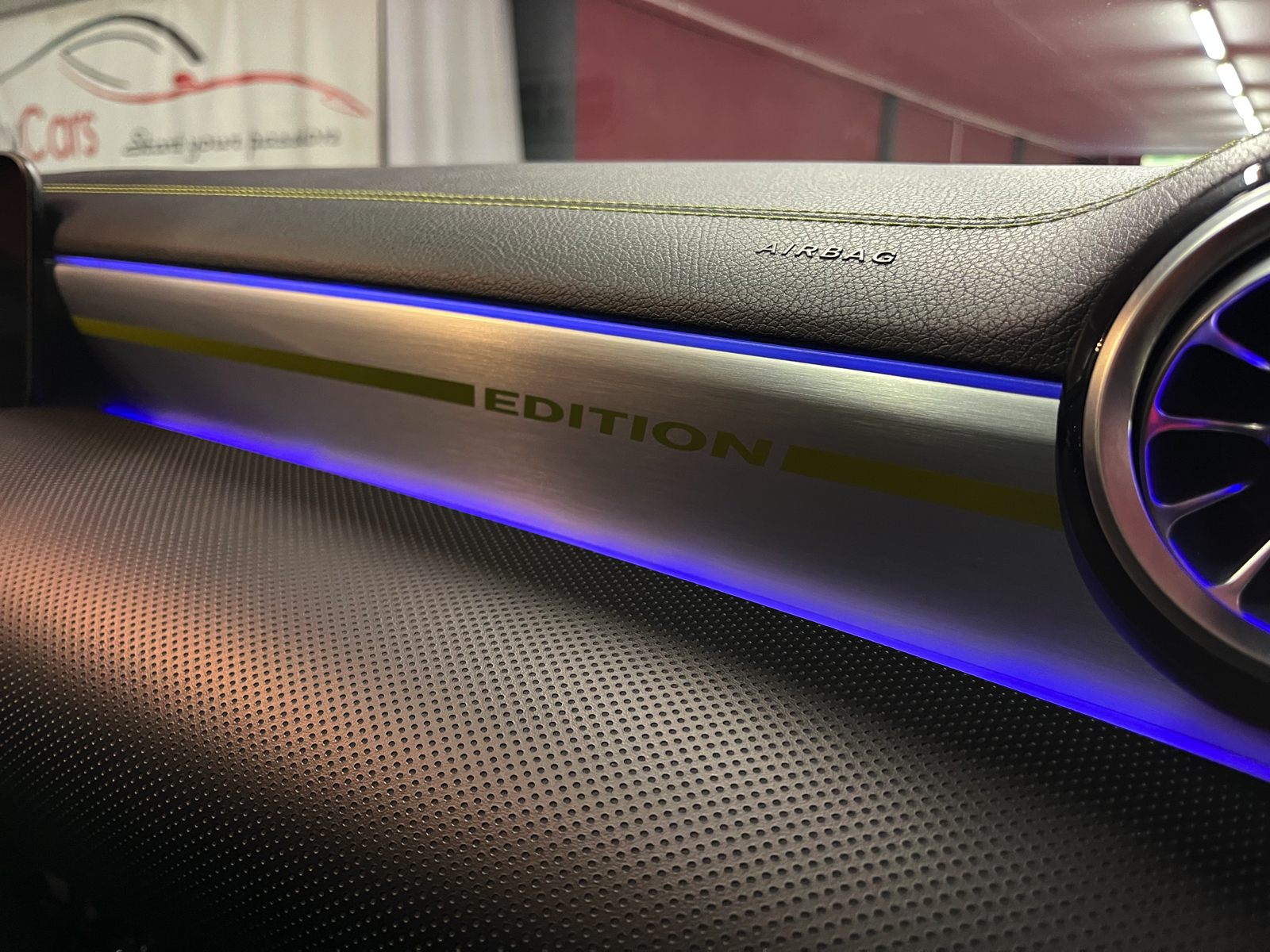 
								MERCEDES-BENZ A 250 AMG Line 7G-DCT en plein écran									