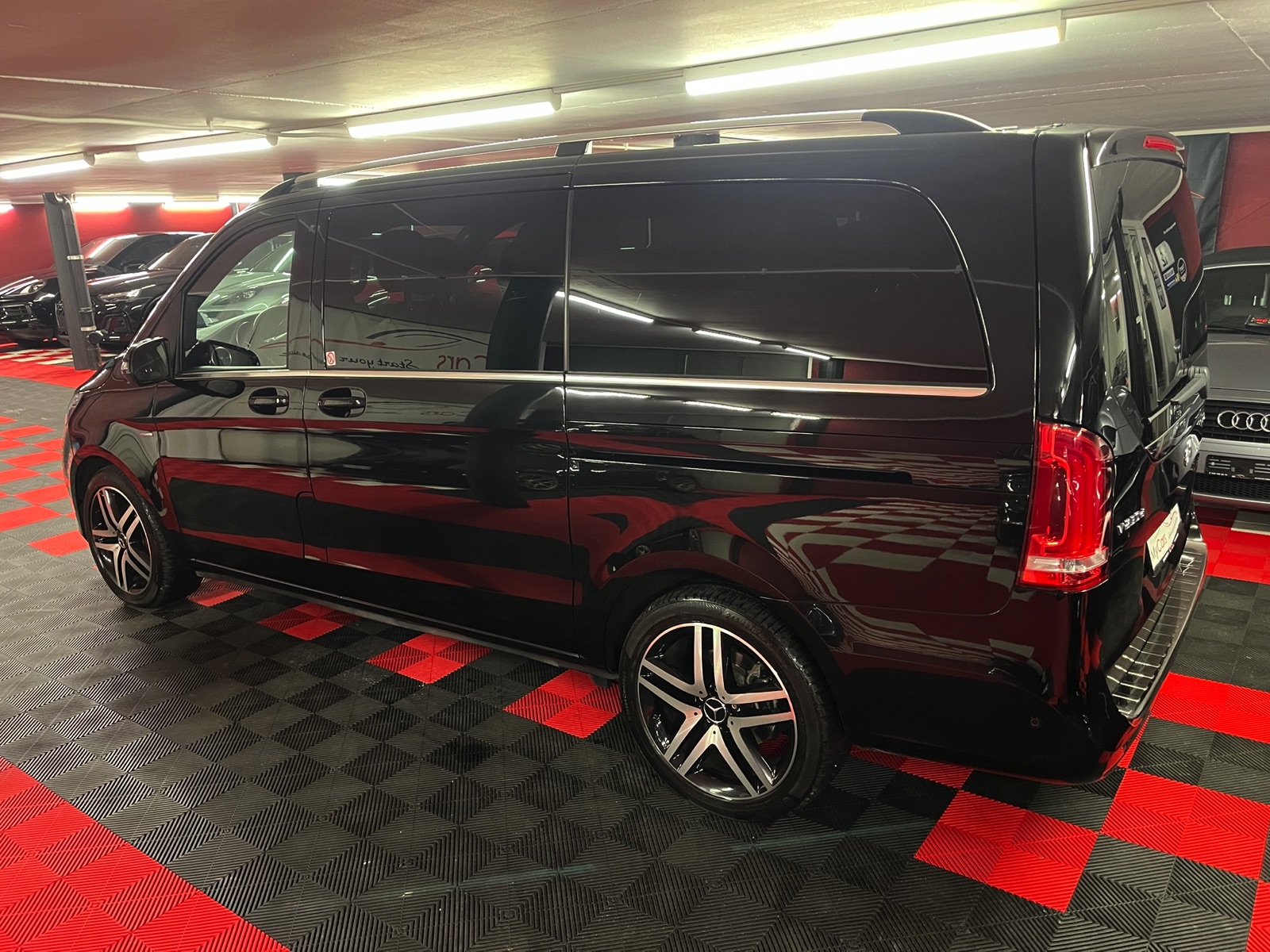 
								MERCEDES-BENZ V 250 d Avantgarde lang 4Matic 7G-Tronic en plein écran									