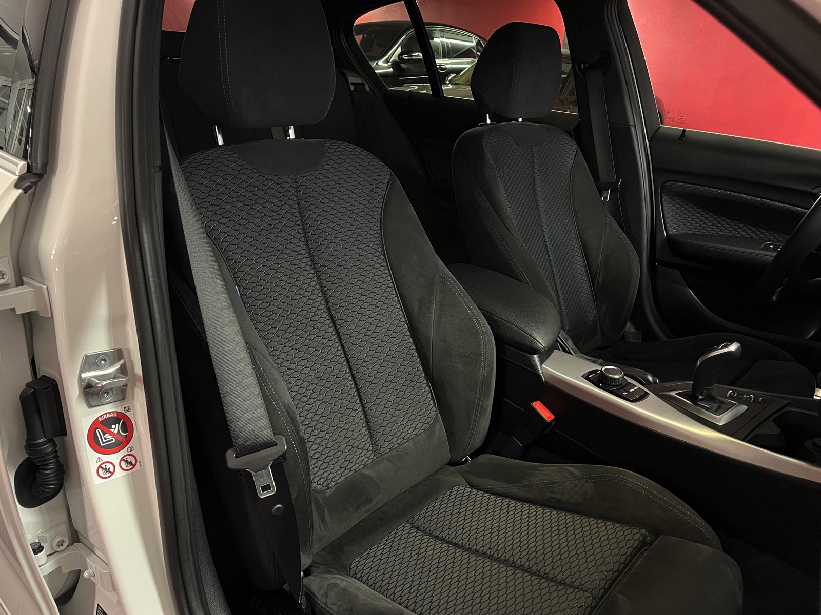 
								BMW M140i xDrive Steptronic en plein écran									