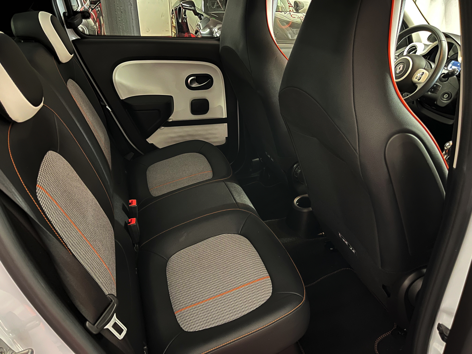 
								RENAULT Twingo Electric Vibes en plein écran									