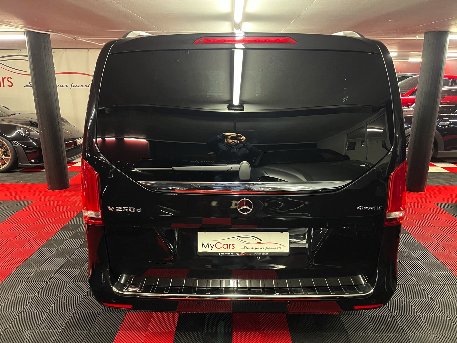 
								MERCEDES-BENZ V 250 d Avantgarde lang 4Matic 7G-Tronic en plein écran									