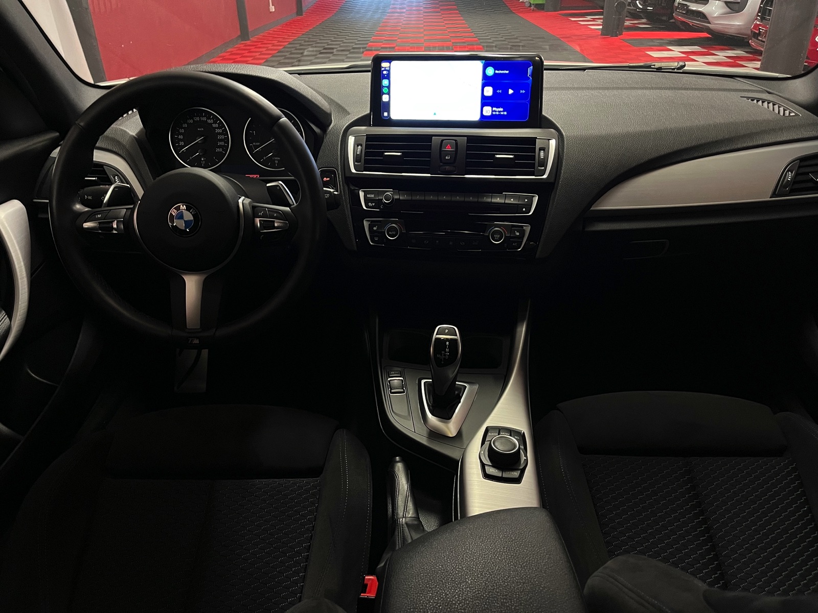 
								BMW M140i xDrive Steptronic en plein écran									