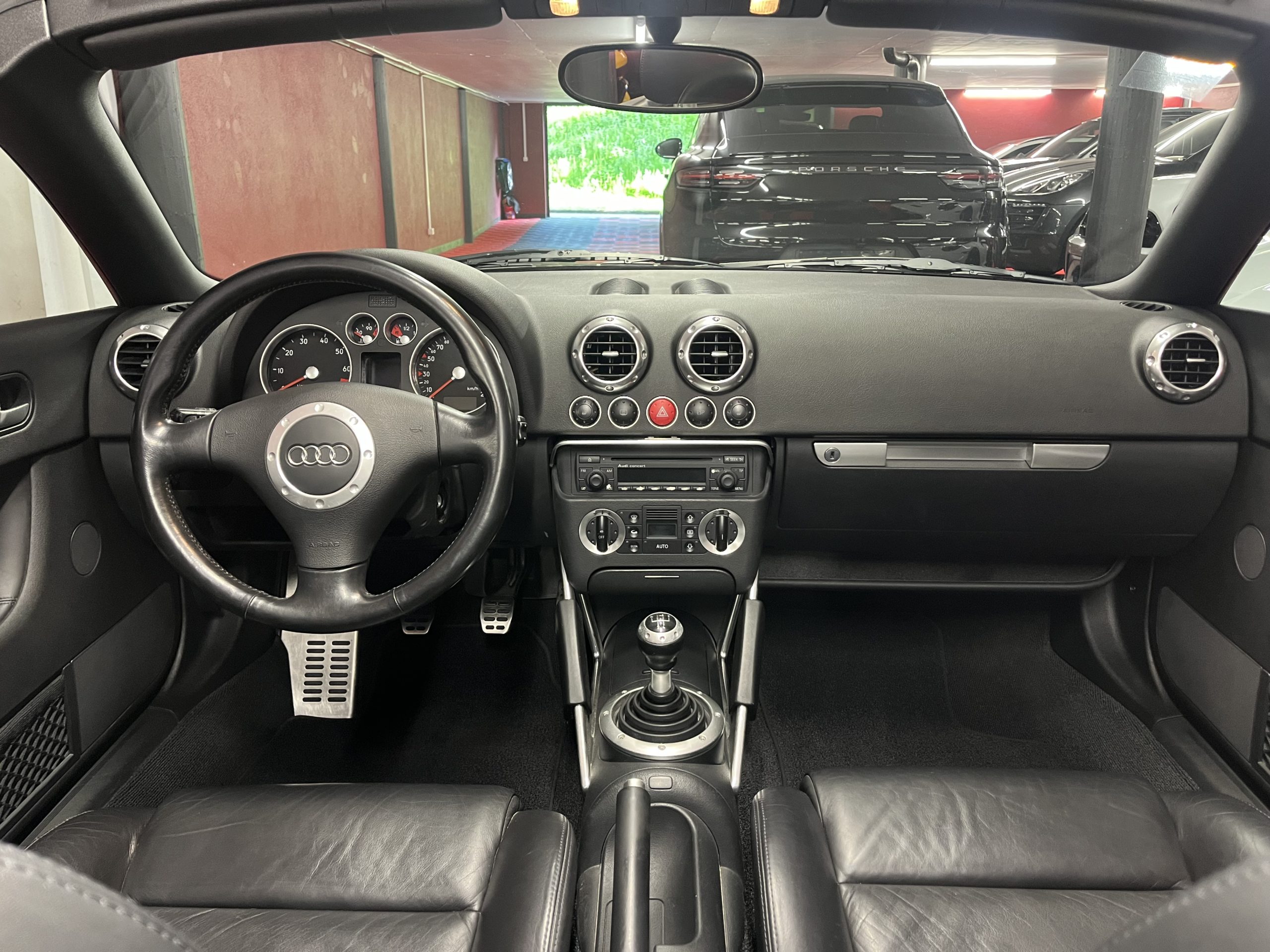 
								AUDI TT Roadster 1.8 T en plein écran									