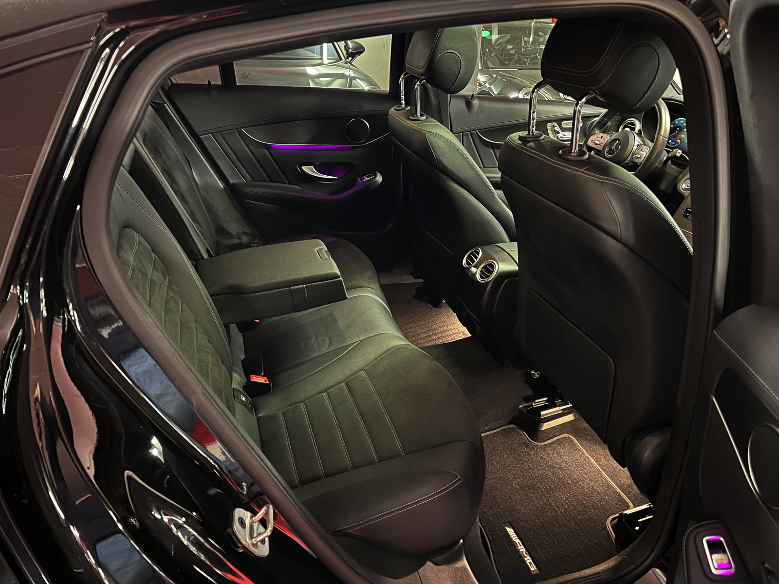 
								MERCEDES-BENZ GLC Coupé 200 AMG Line 4Matic 9G-Tronic en plein écran									