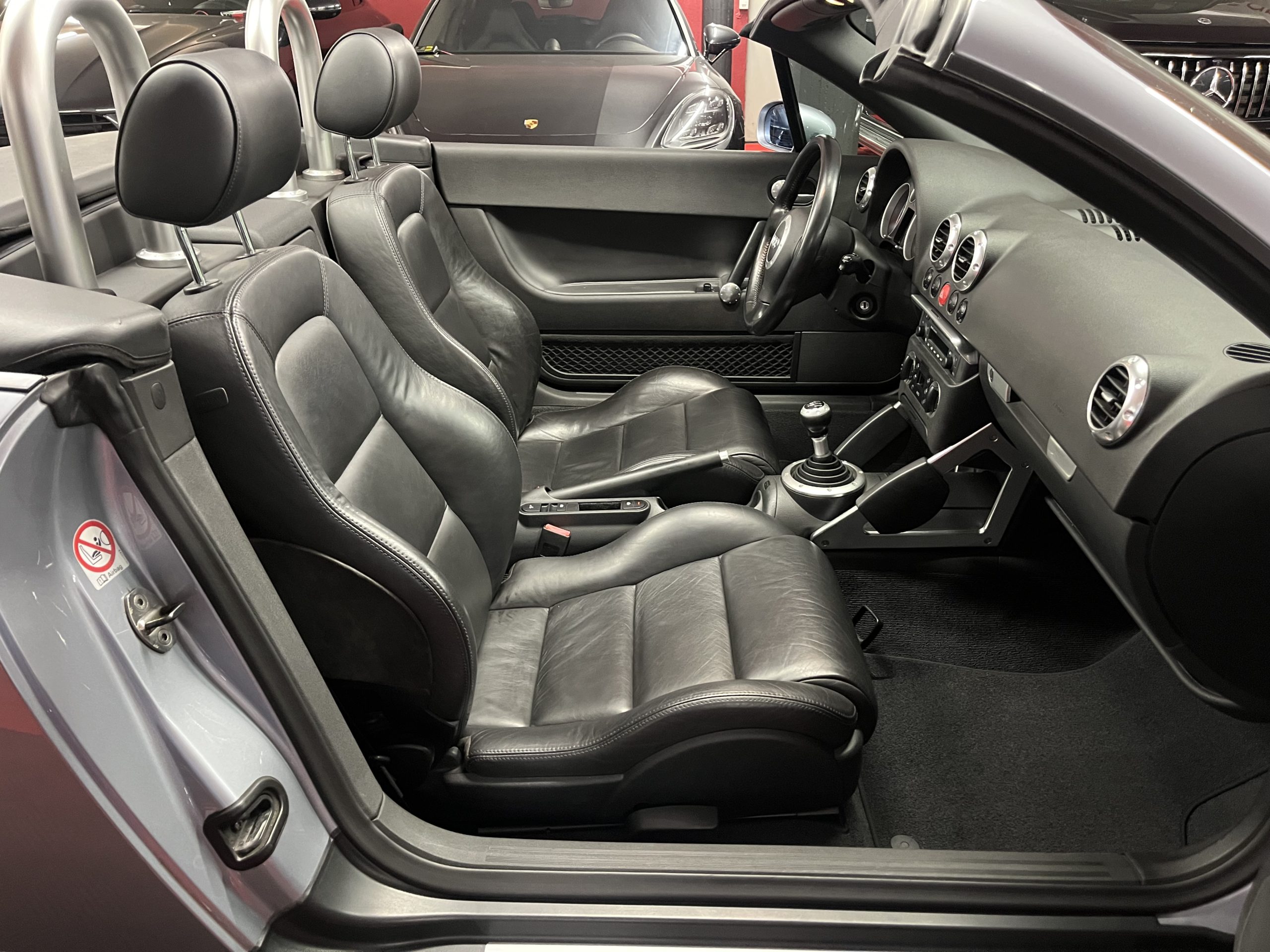 
								AUDI TT Roadster 1.8 T en plein écran									