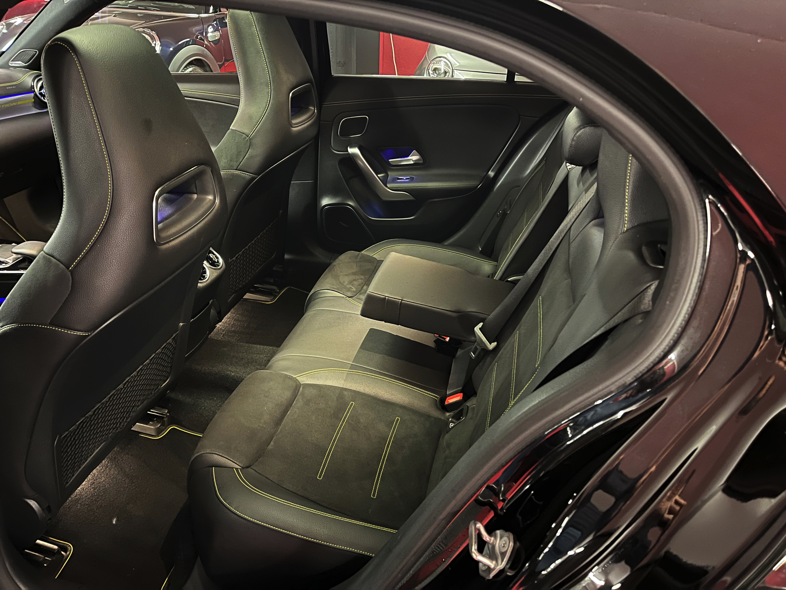 
								MERCEDES-BENZ A 250 AMG Line 7G-DCT en plein écran									