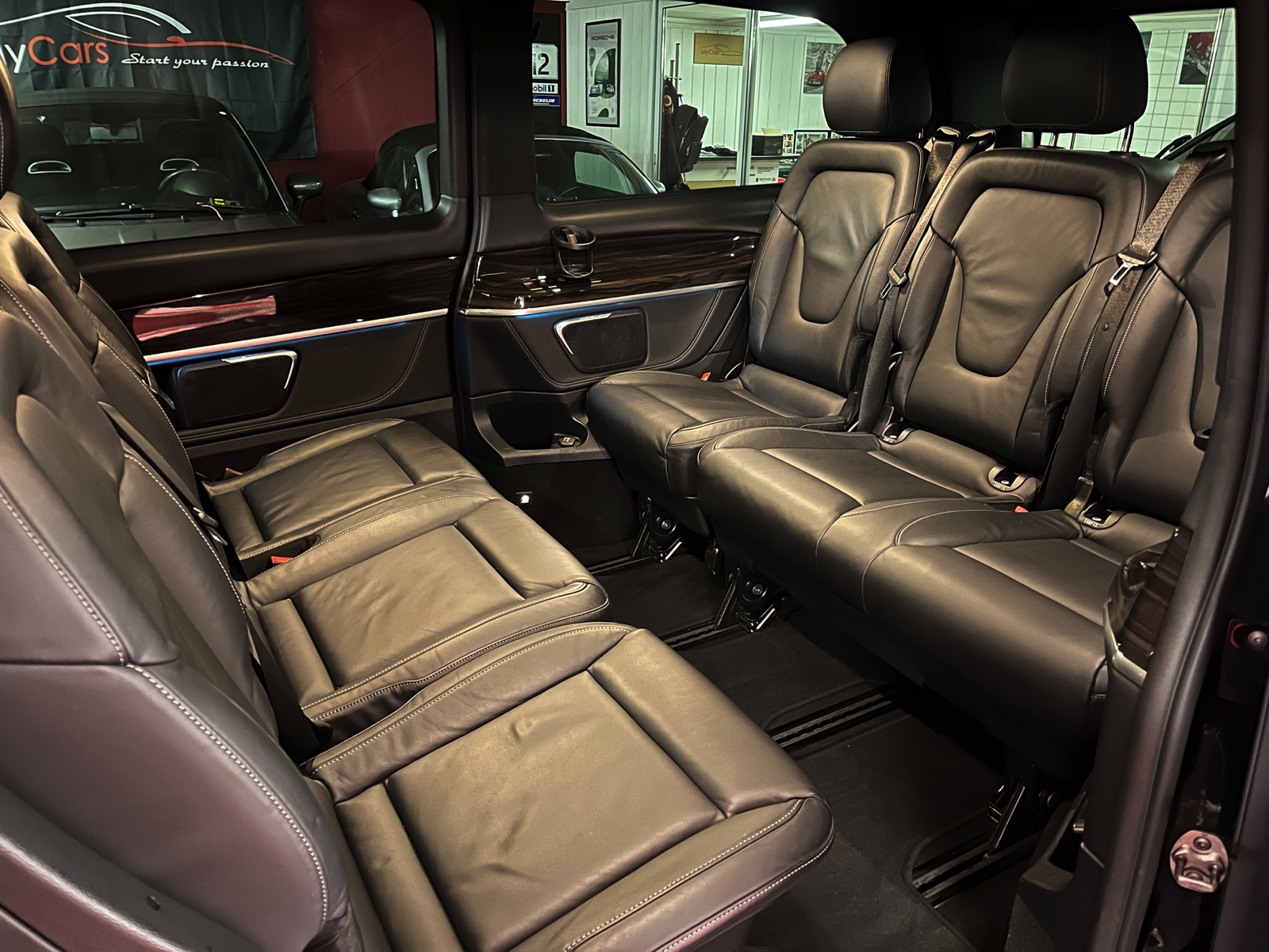 
								MERCEDES-BENZ V 250 d Avantgarde lang 4Matic 7G-Tronic en plein écran									