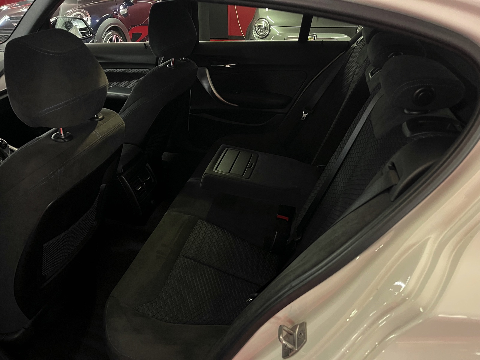 
								BMW M140i xDrive Steptronic en plein écran									