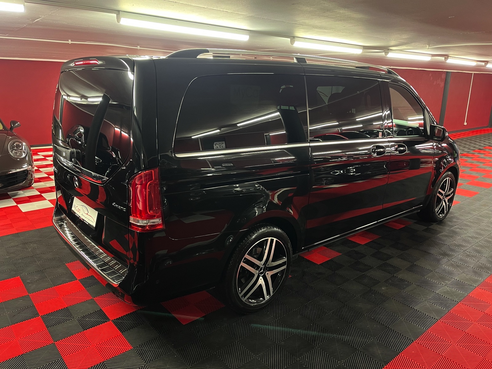 
								MERCEDES-BENZ V 250 d Avantgarde lang 4Matic 7G-Tronic en plein écran									