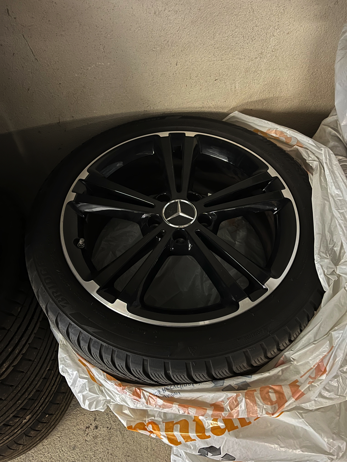 
								MERCEDES-BENZ A 250 AMG Line 7G-DCT en plein écran									